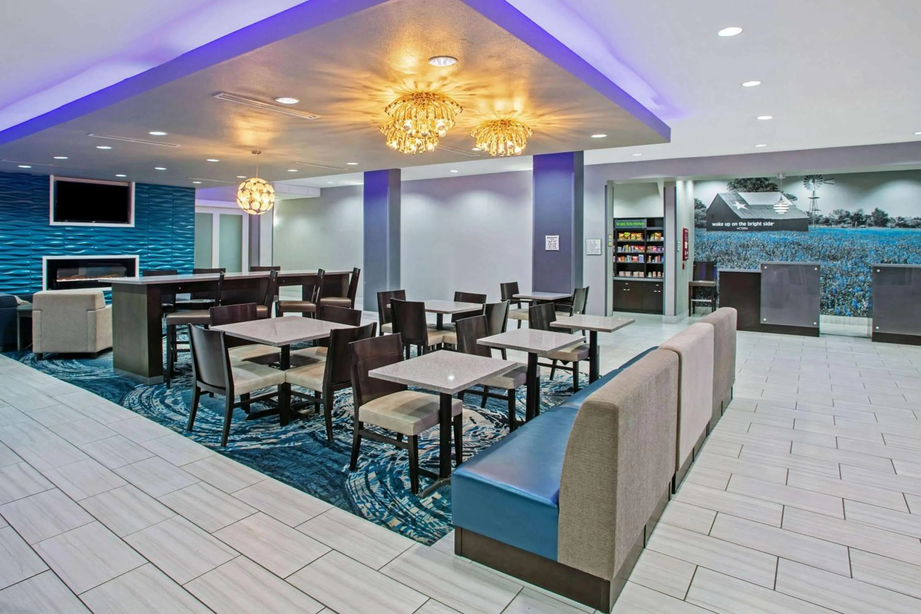 Lobby or reception in La Quinta by Wyndham Victoria - South