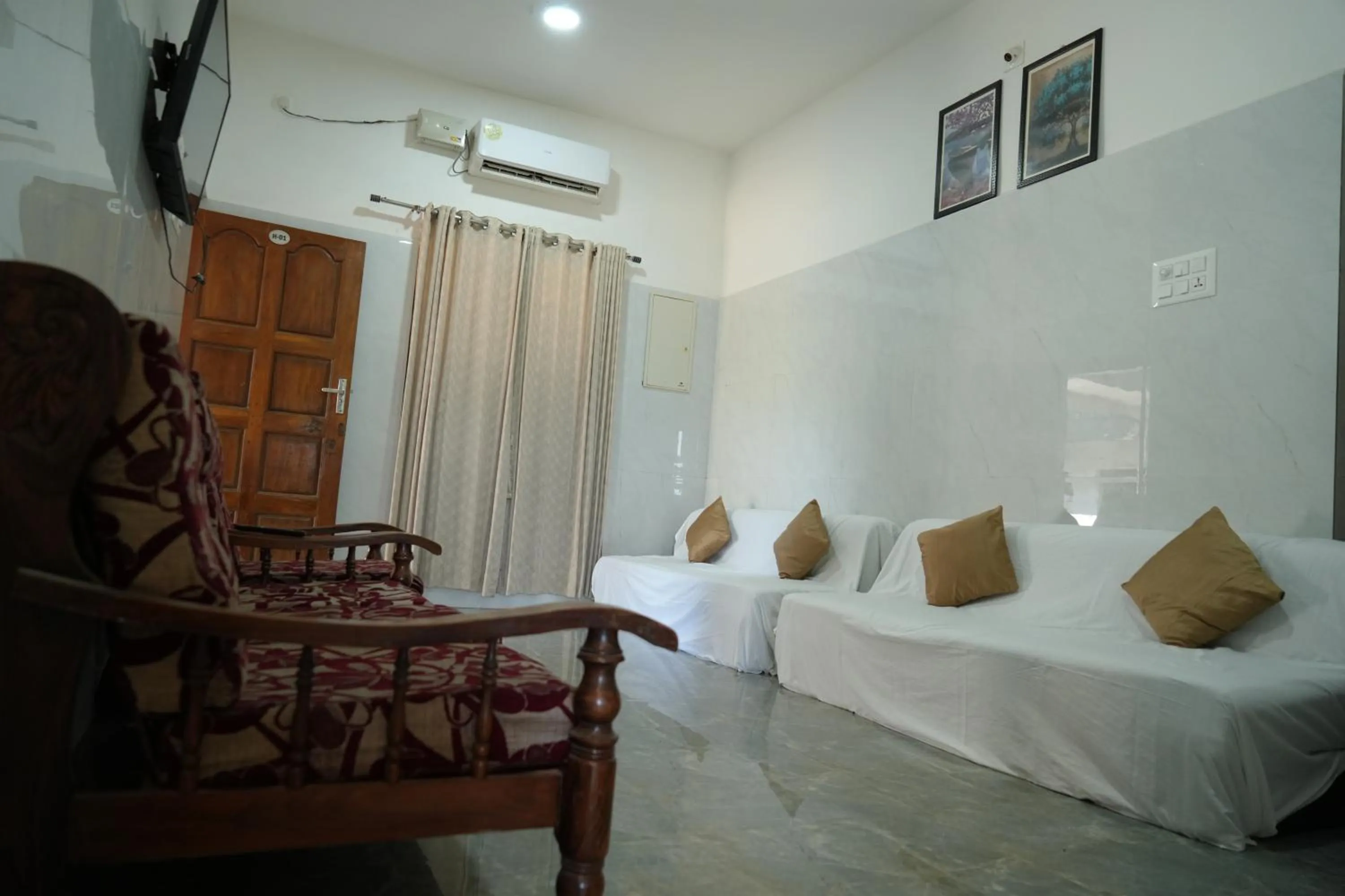 TV and multimedia, Bed in Amani Beach Homestay