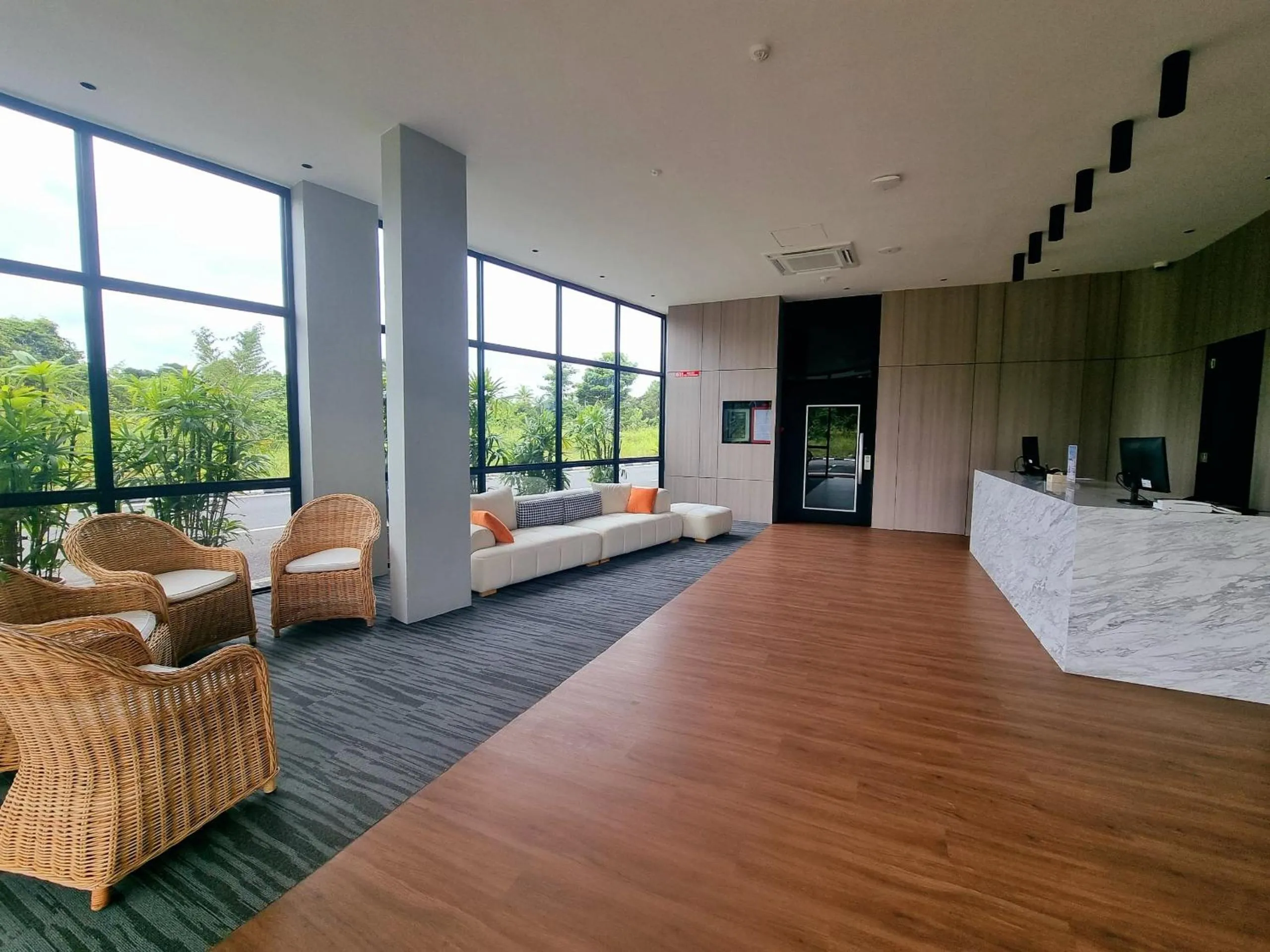 Lobby or reception in Roxy Hotel Malihah