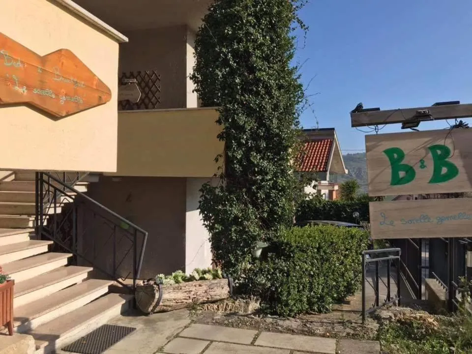 Facade/entrance in Le sorelle gemelle B&B