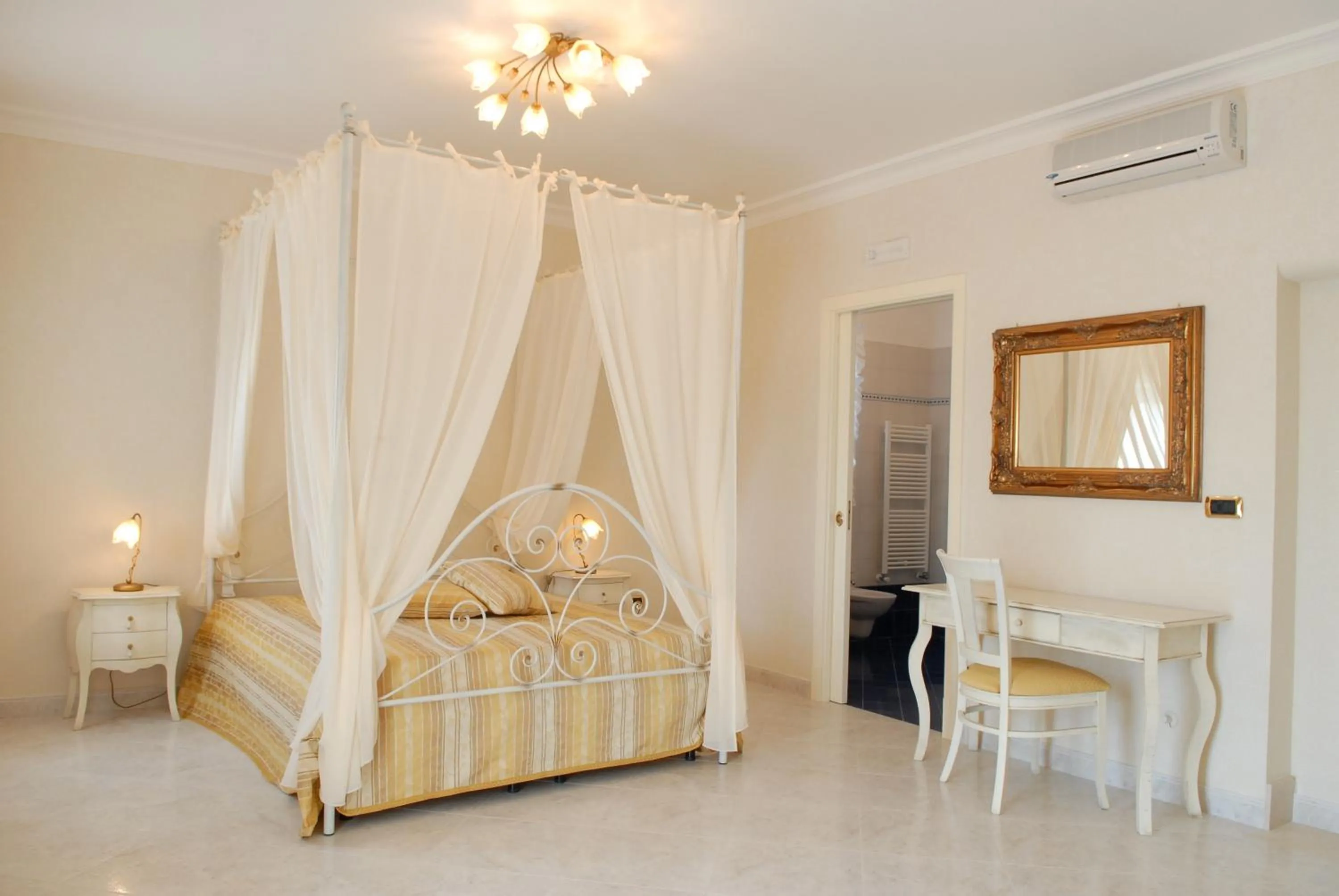Photo of the whole room, Bed in Villa Caramia