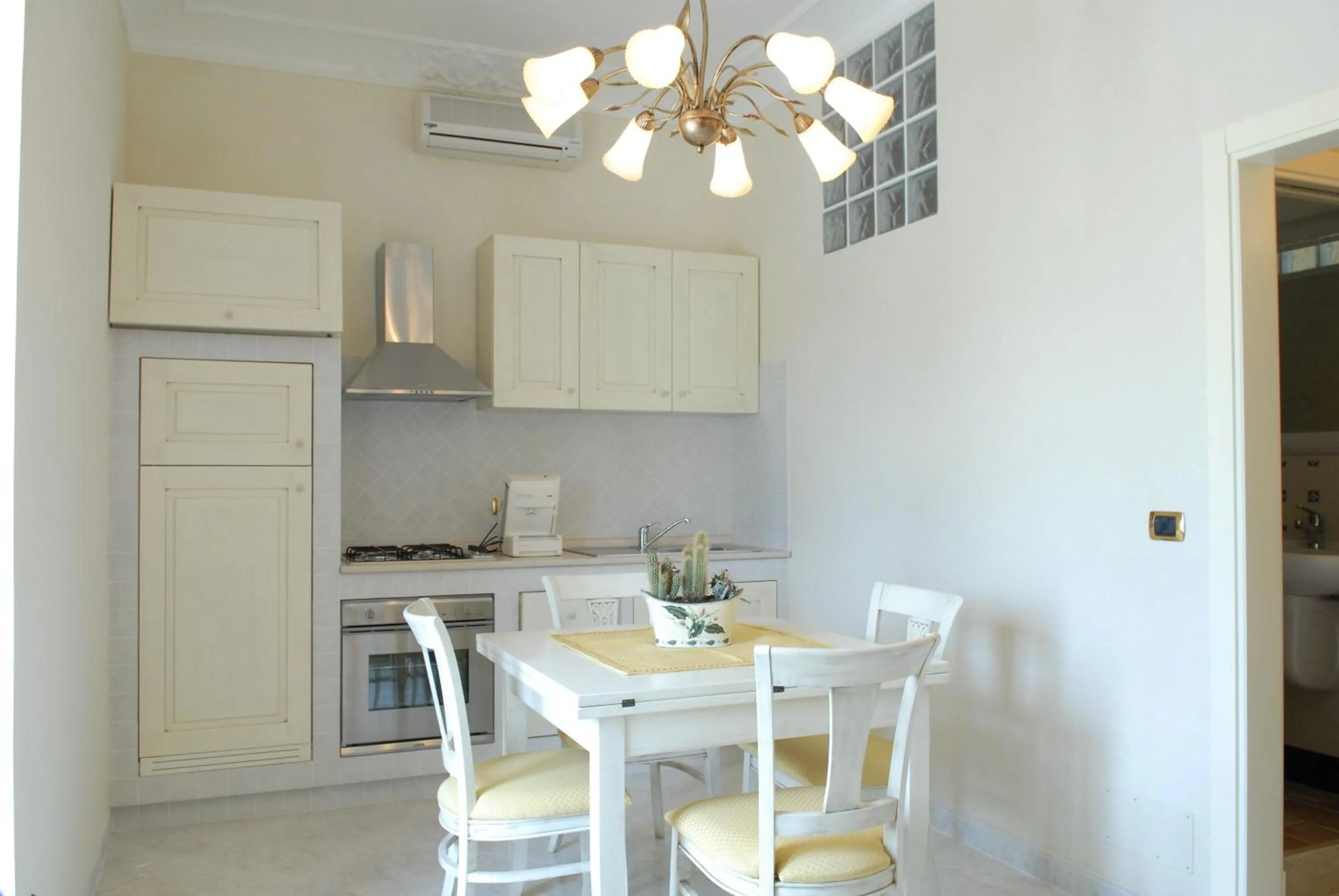 Kitchen or kitchenette in Villa Caramia
