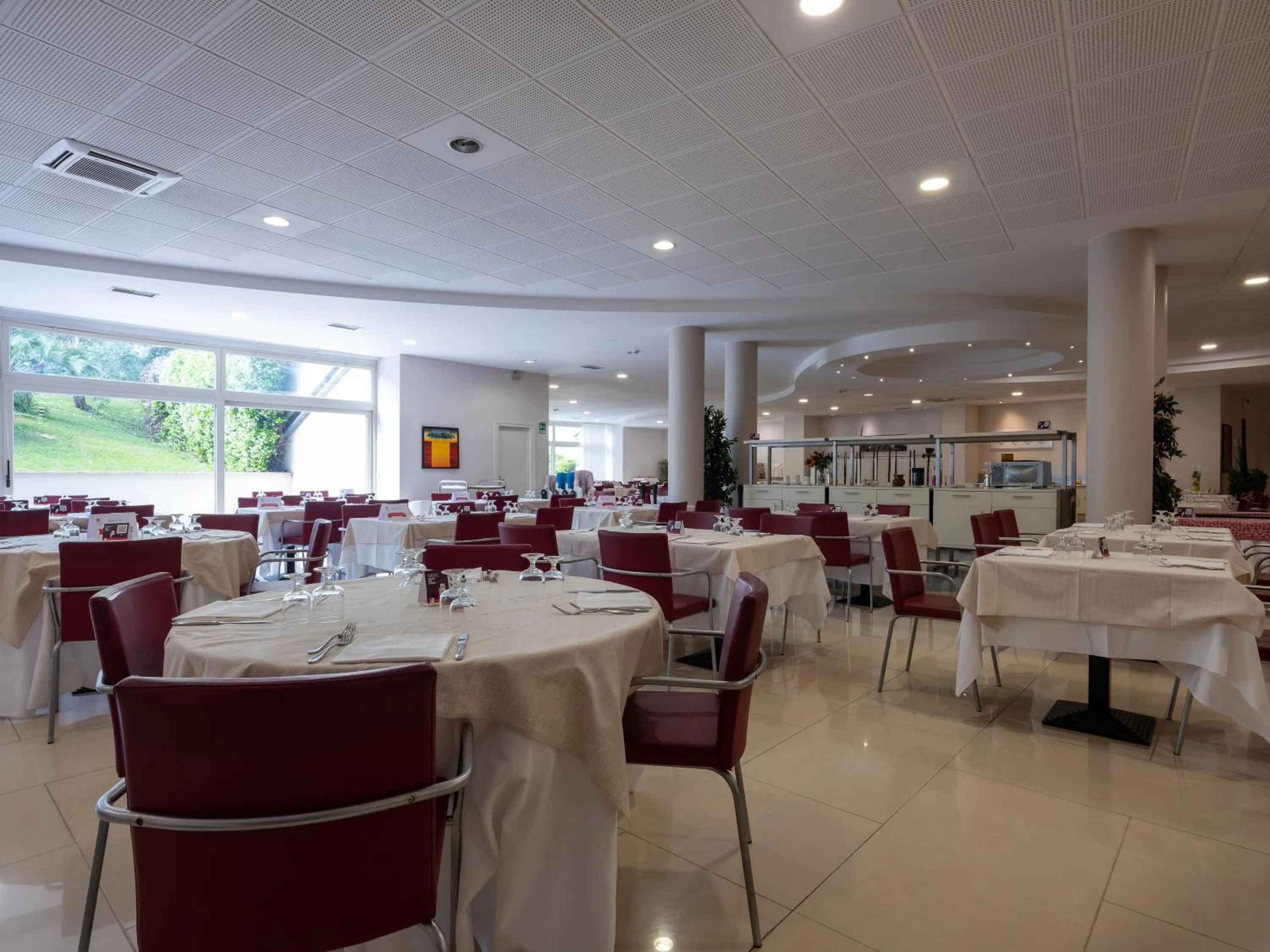 Restaurant/places to eat in Parc Hotel
