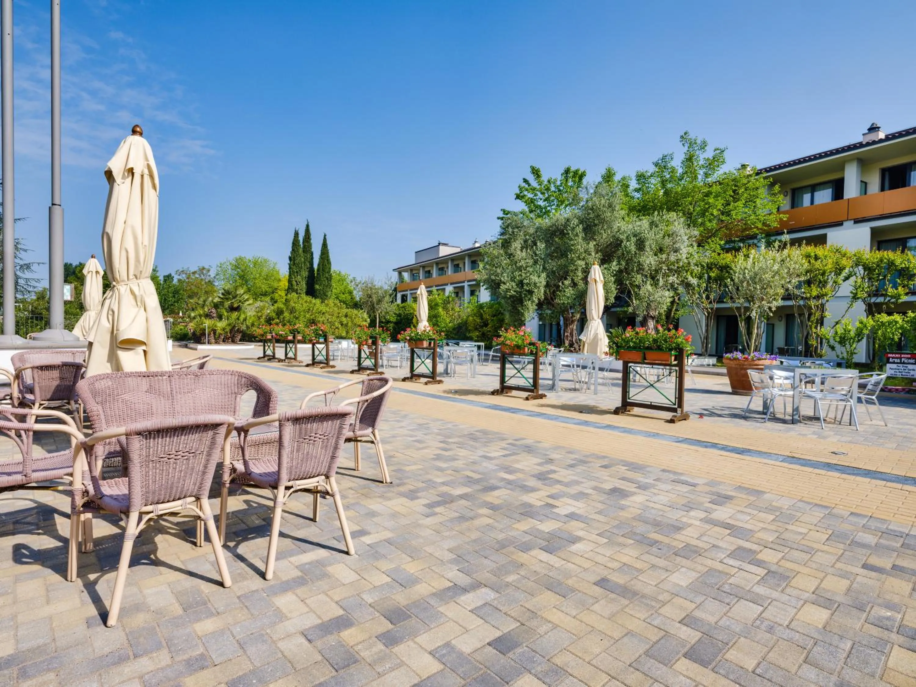 Restaurant/places to eat in Parc Hotel