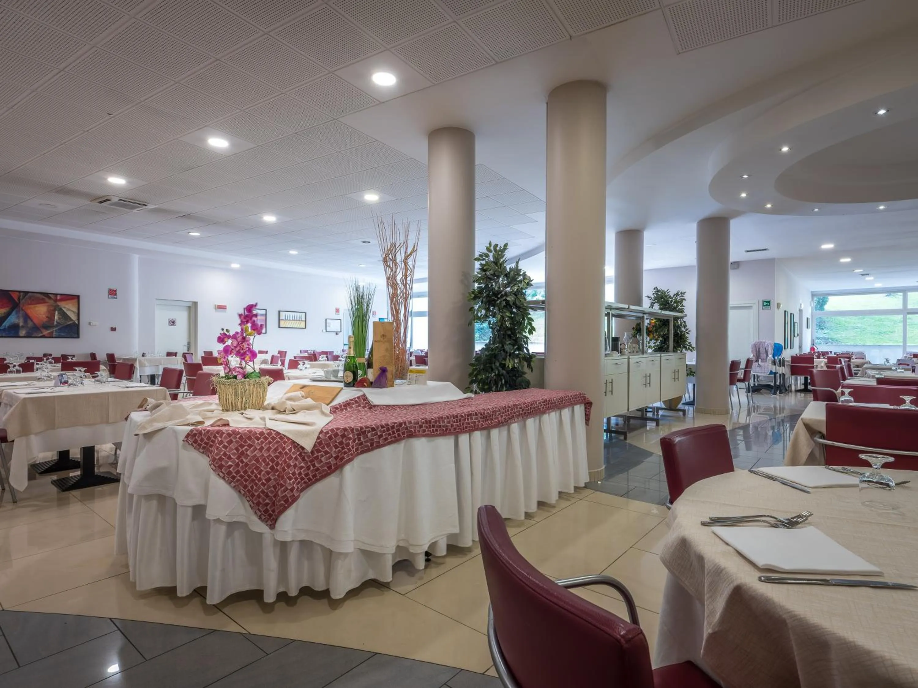 Restaurant/places to eat in Parc Hotel
