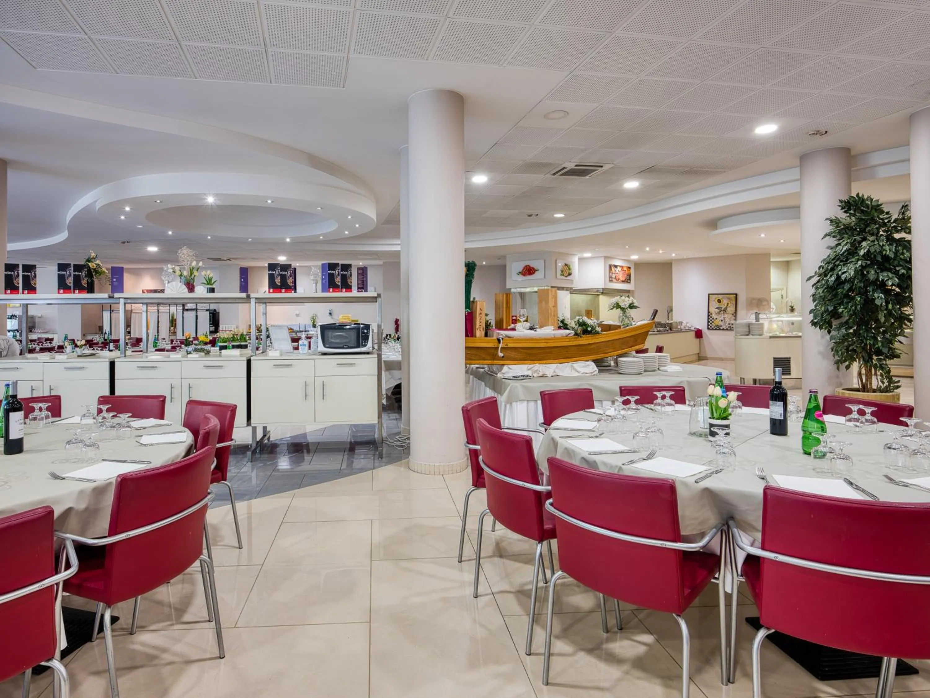 Restaurant/places to eat in Parc Hotel