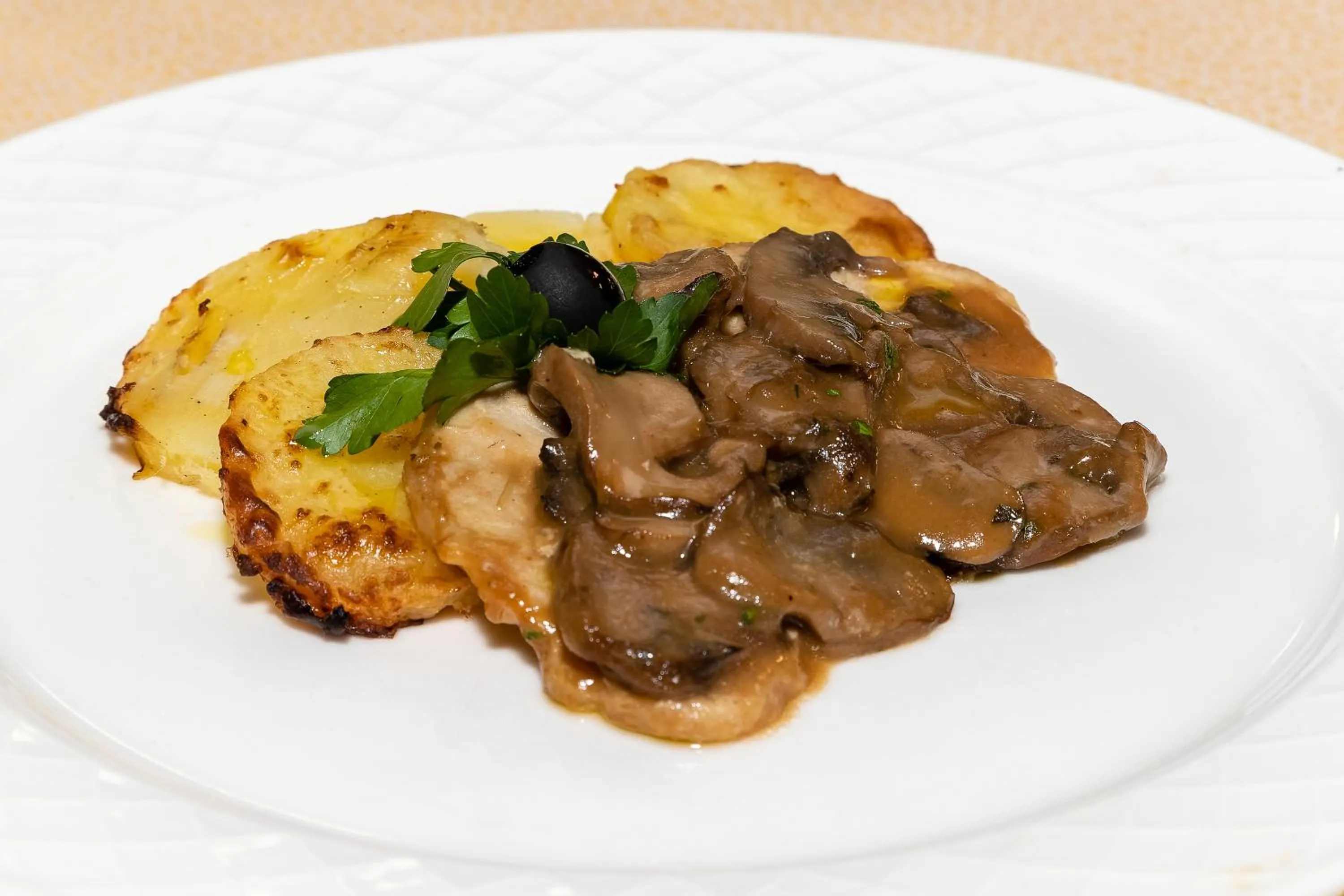 Restaurant/places to eat in Parc Hotel