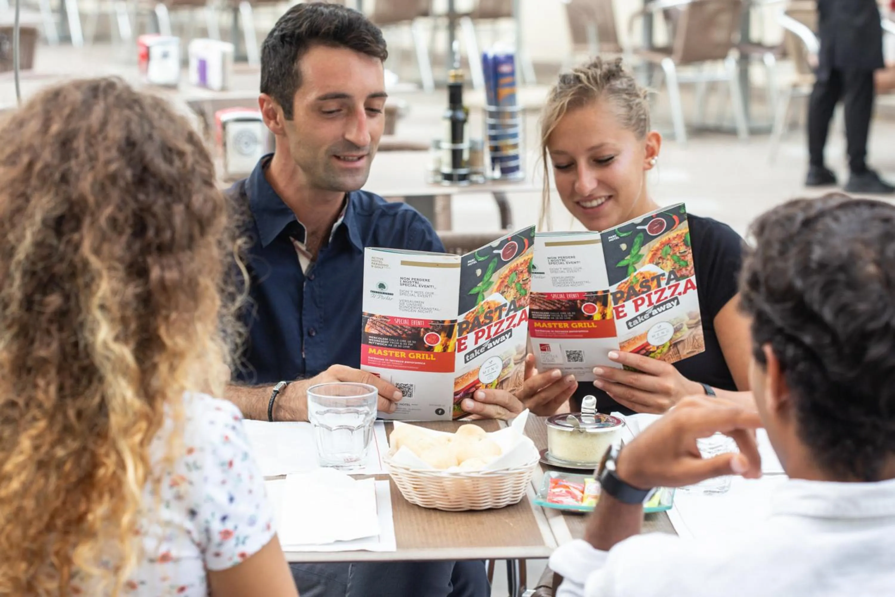 Restaurant/places to eat in Parc Hotel