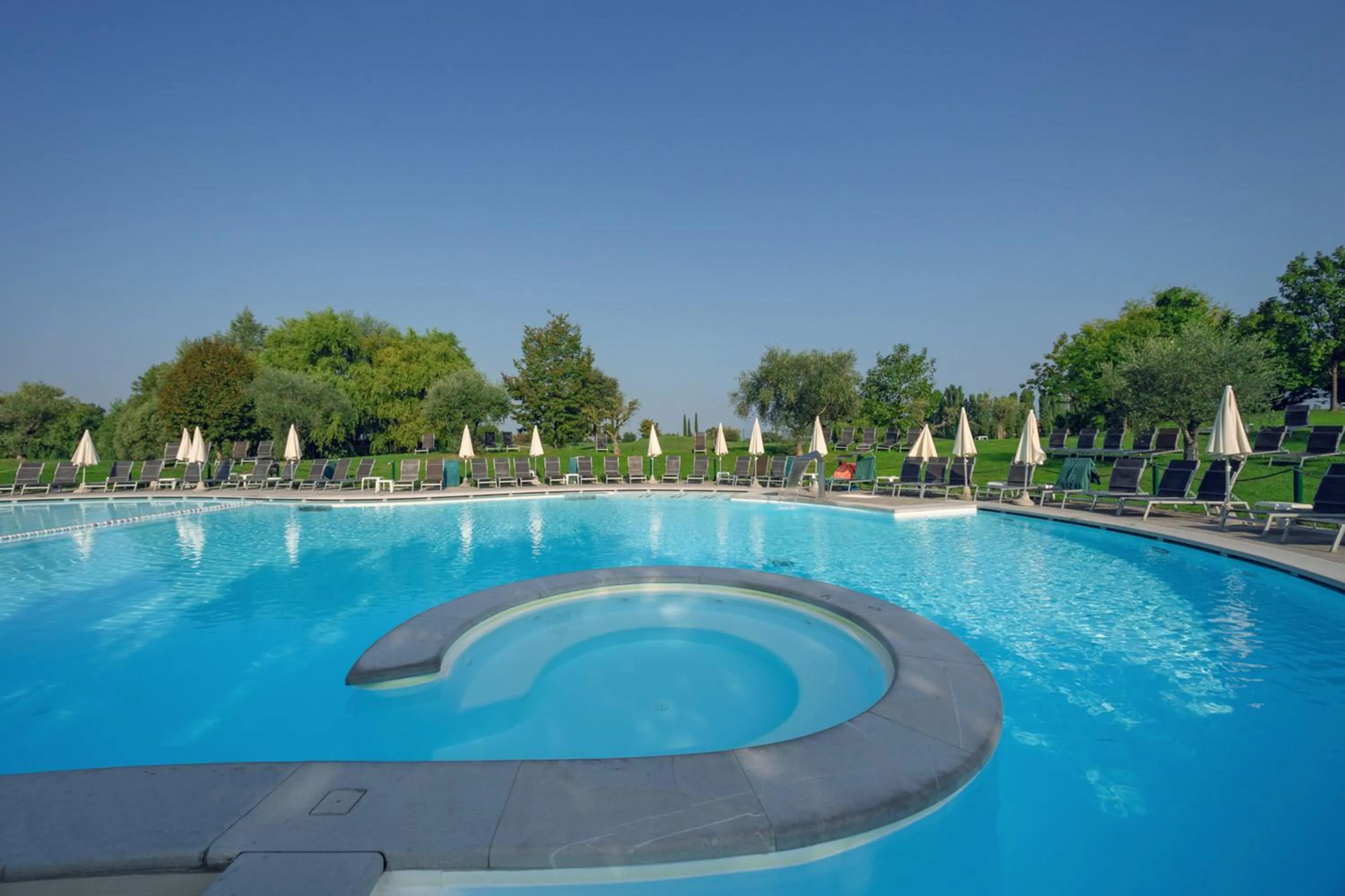 Swimming pool in Parc Hotel