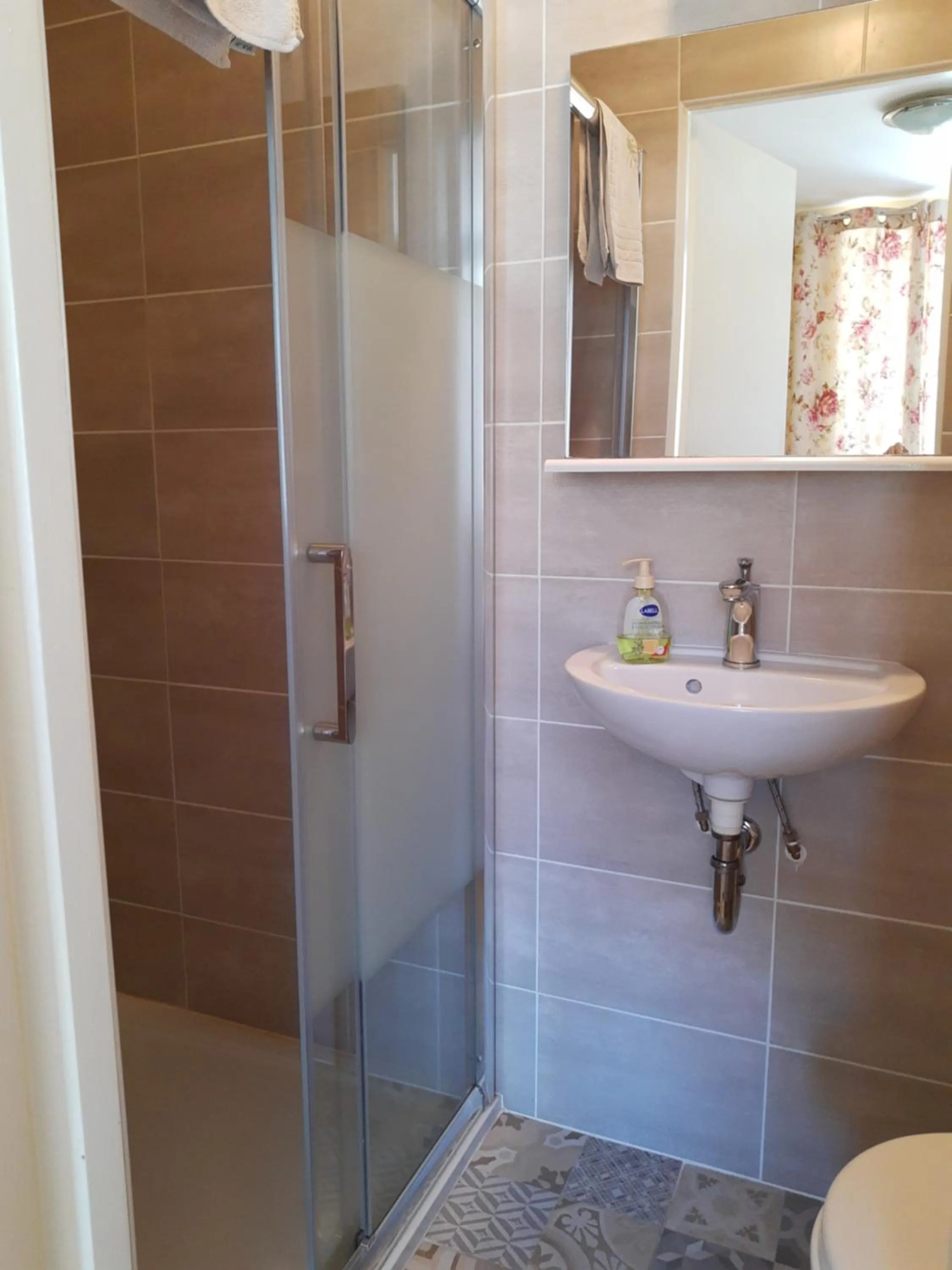 Shower in Moulin de la Fleuristerie