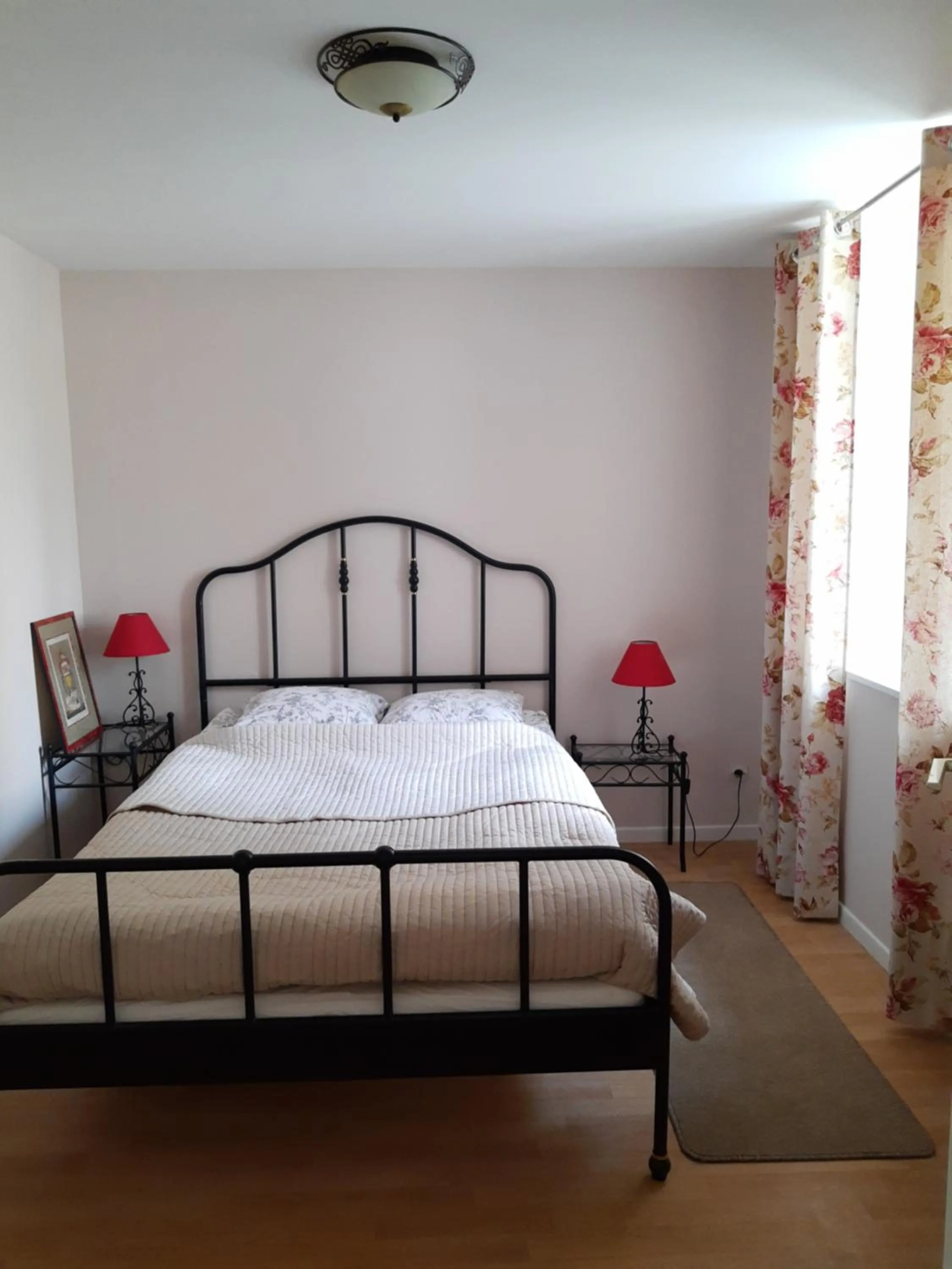 Bedroom, Bed in Moulin de la Fleuristerie