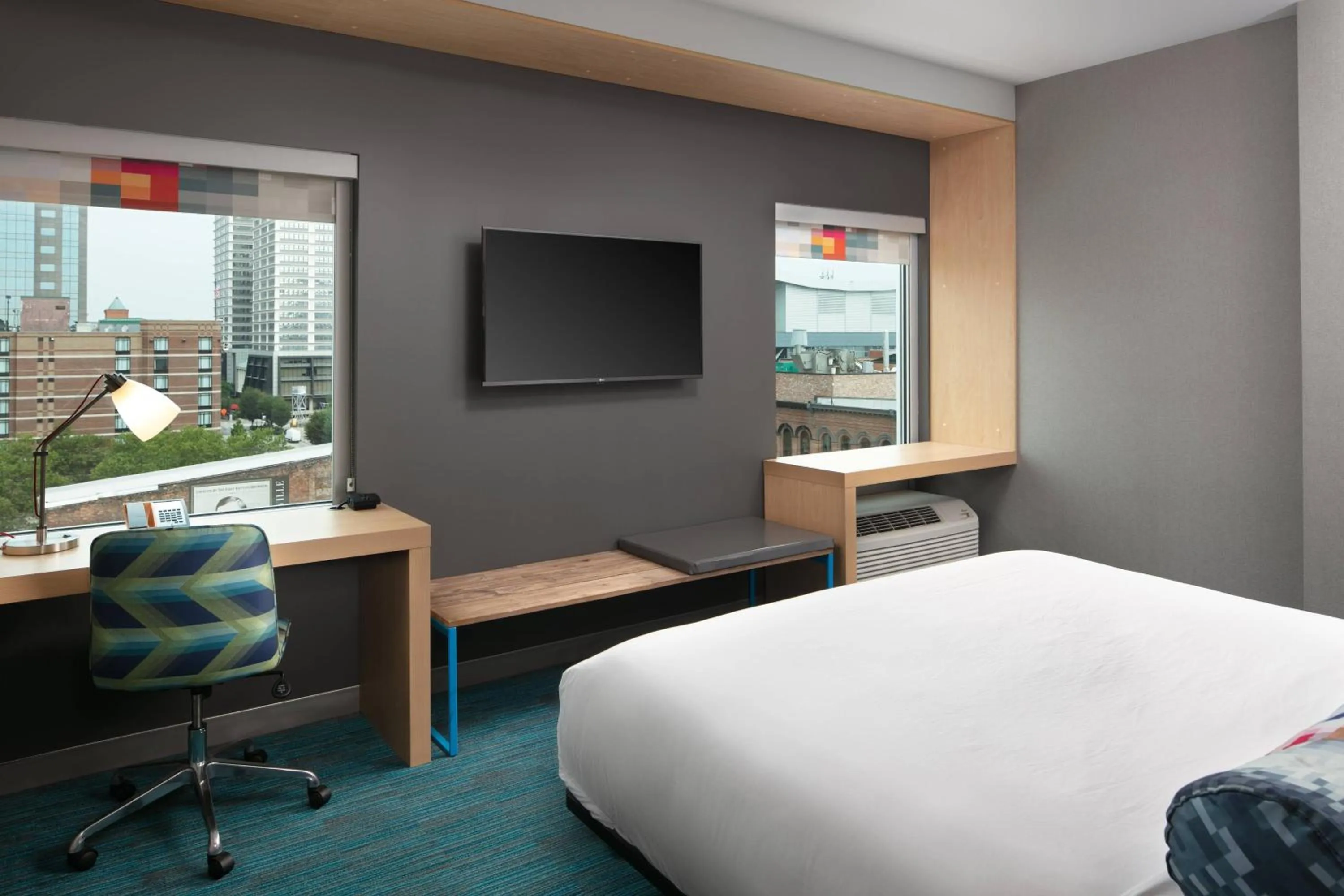 Photo of the whole room, Bed in Aloft Louisville Downtown