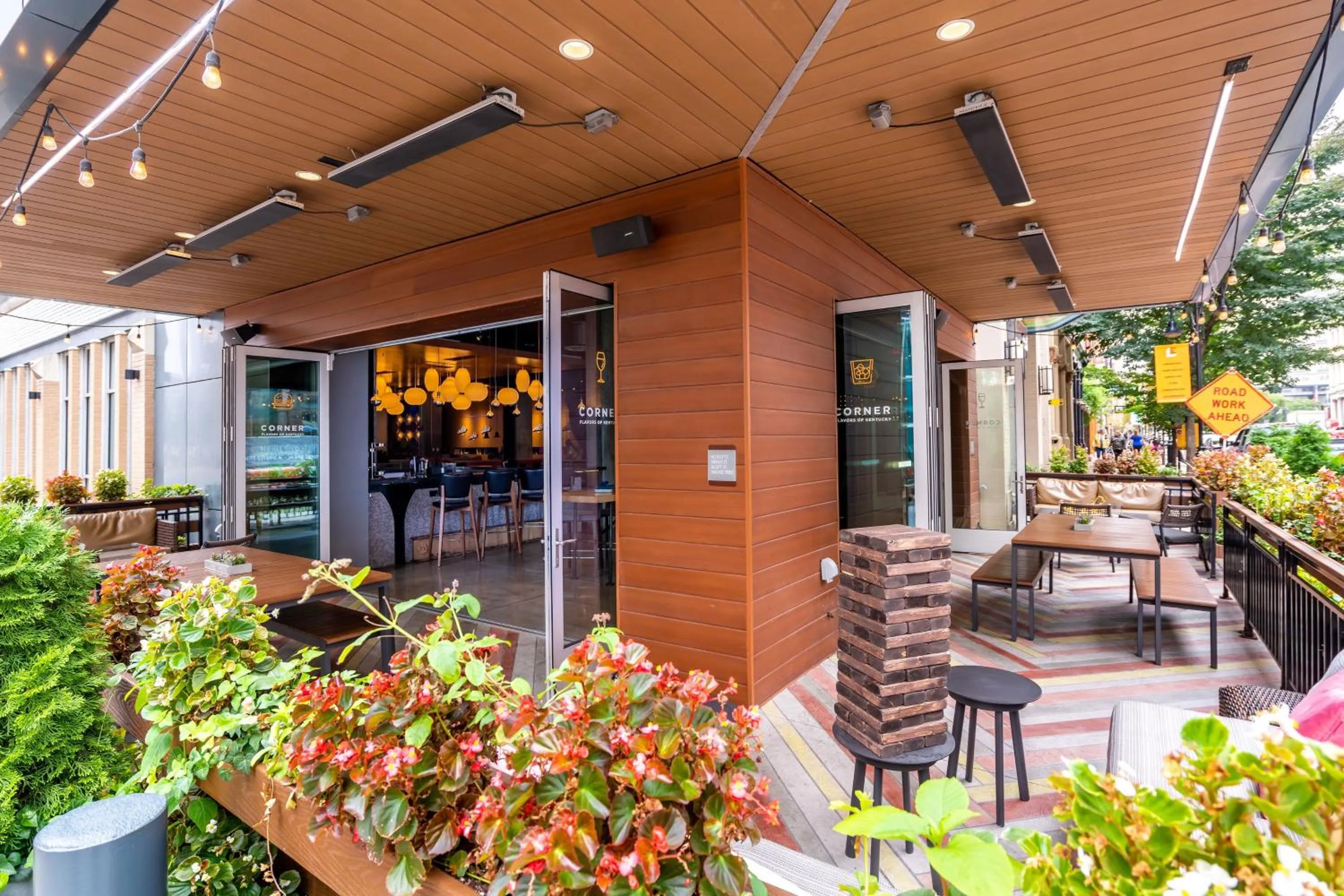 Restaurant/places to eat in Aloft Louisville Downtown