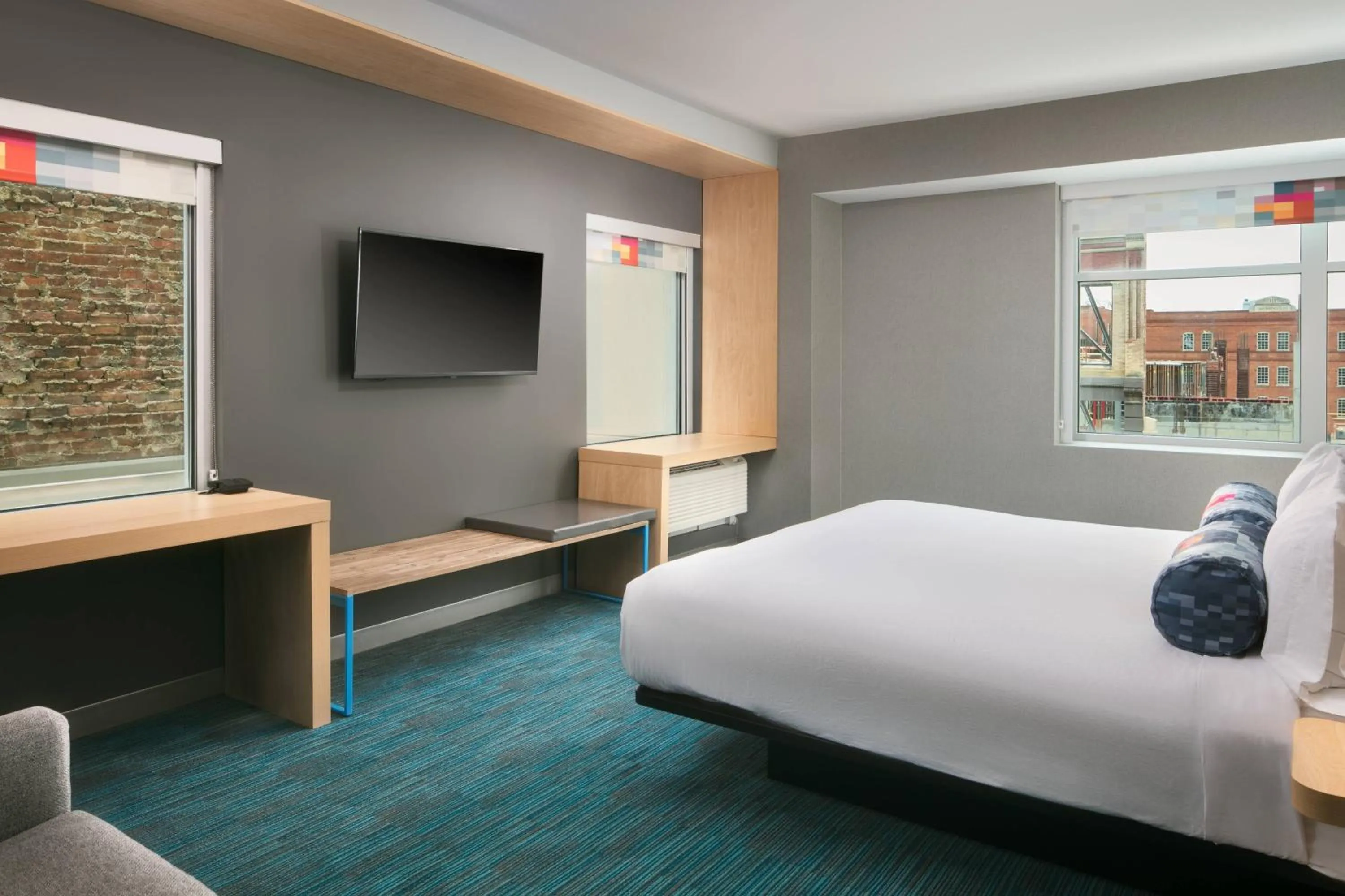 Photo of the whole room, Bed in Aloft Louisville Downtown