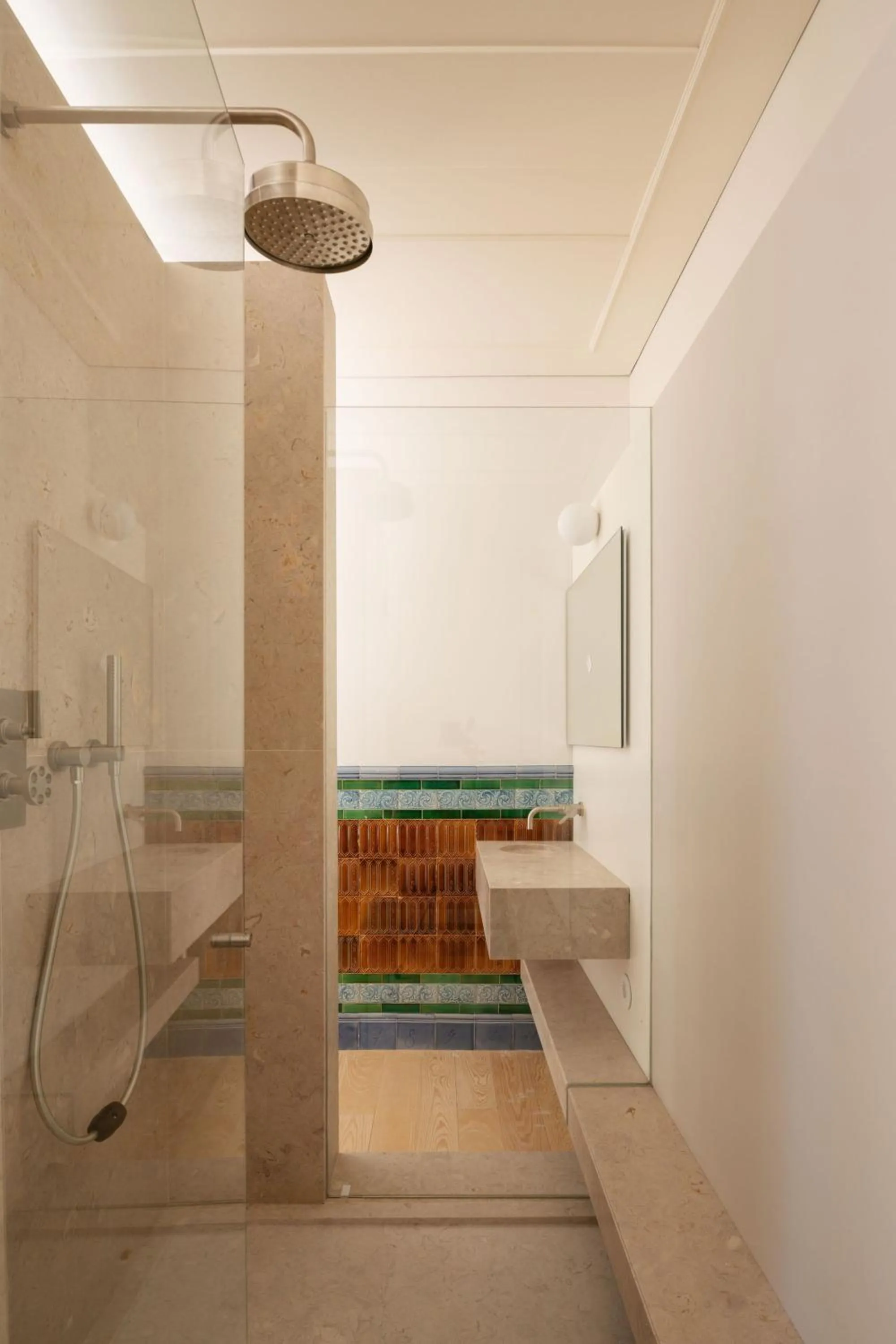 Shower in LIOZ Lisboa