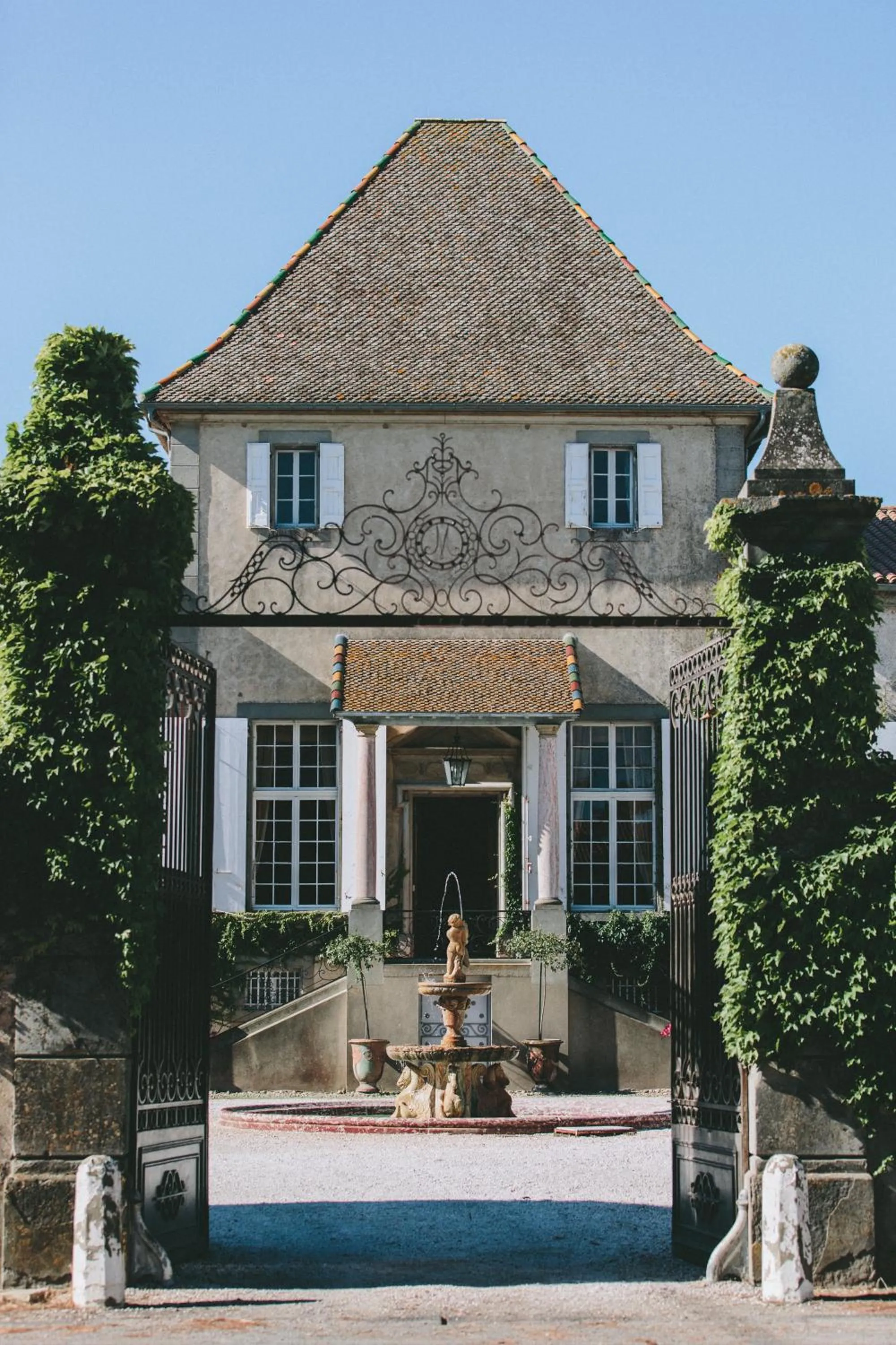 Facade/entrance in Chateau de Paraza