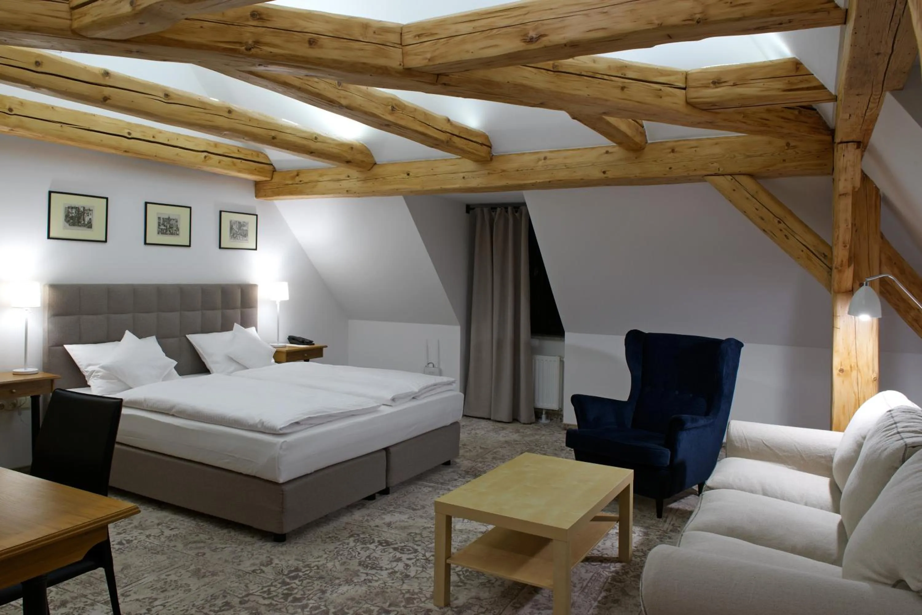 Photo of the whole room, Bed in Zamek Karpniki Schloss Fischbach