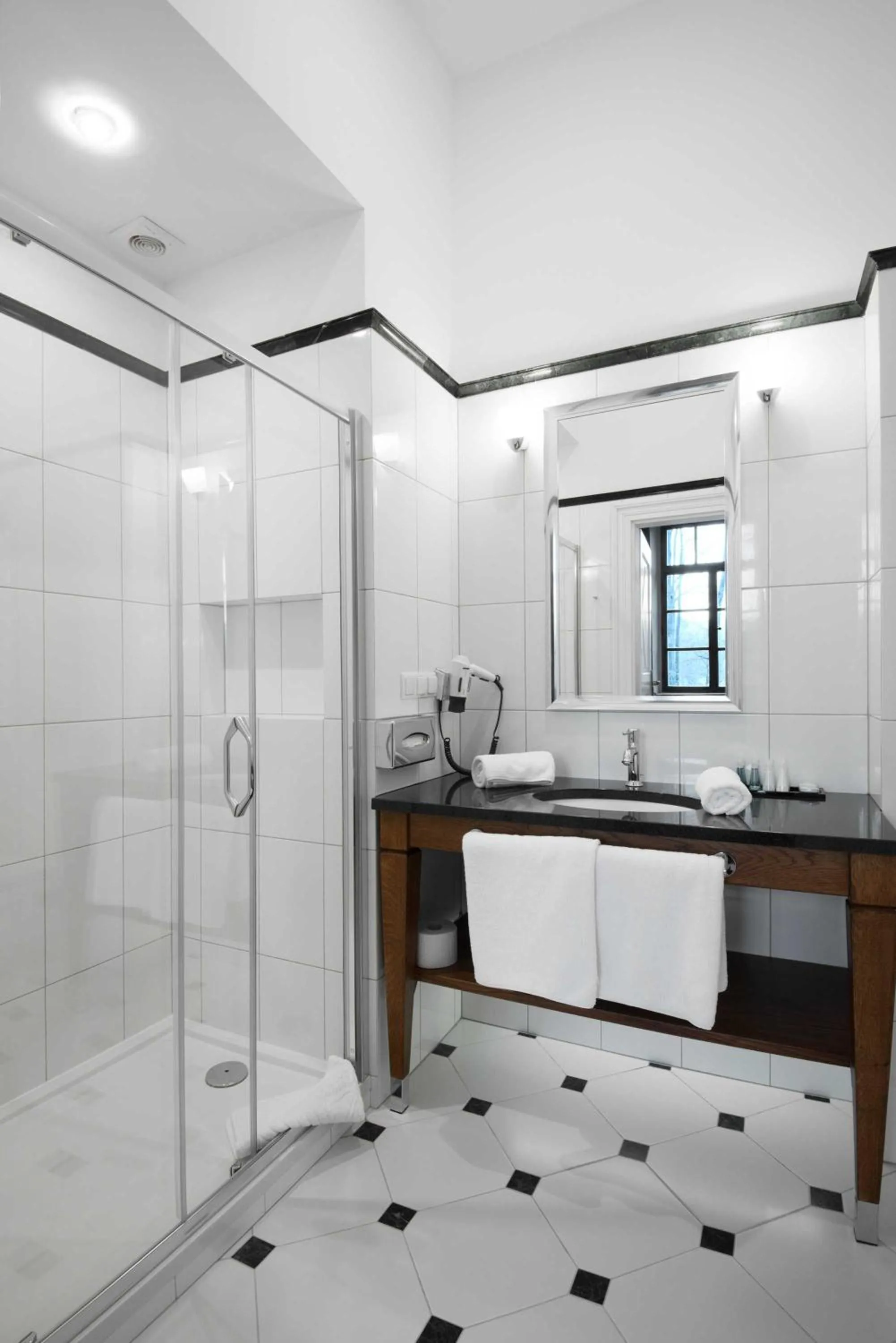 Zamek Karpniki Schloss Fischbach