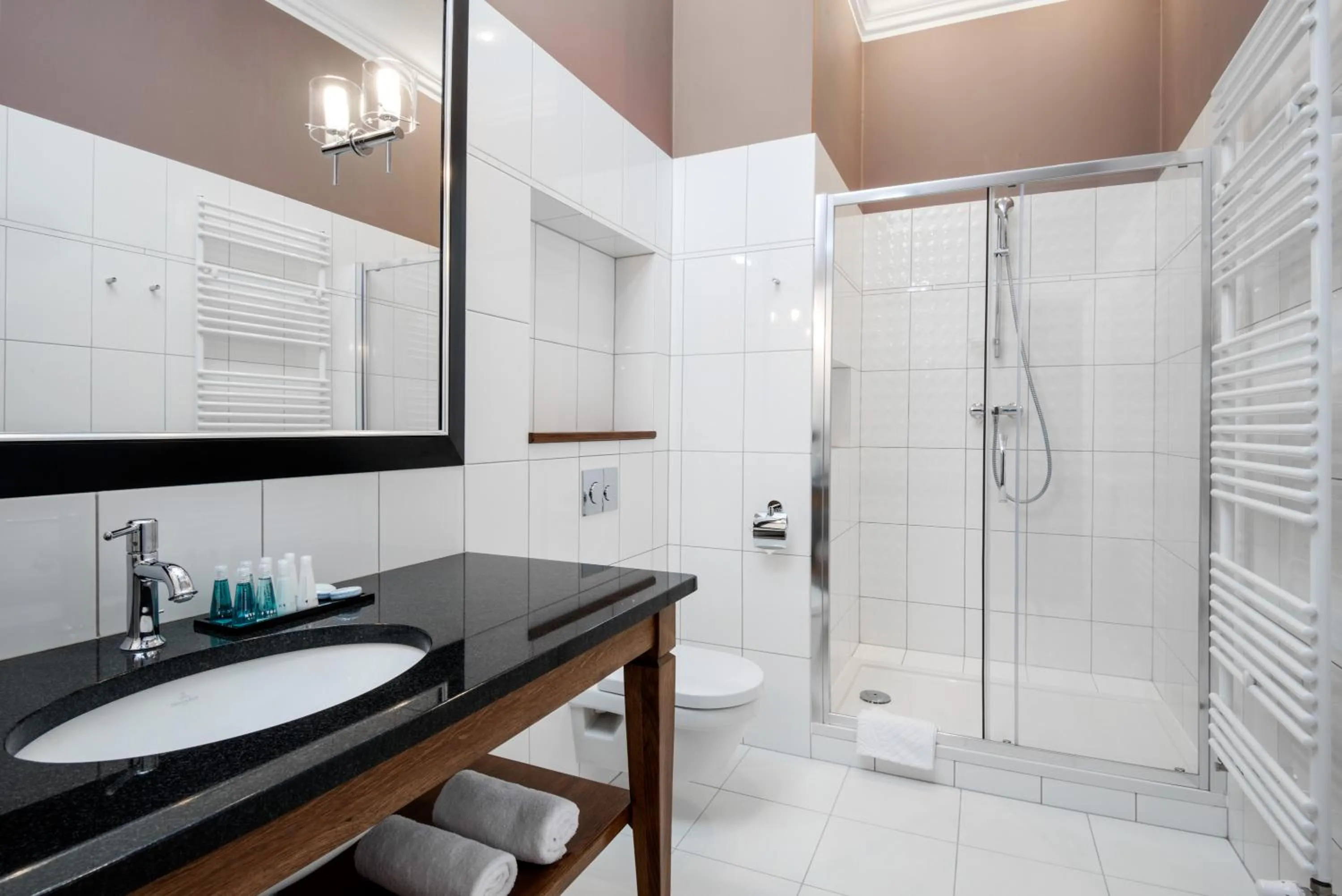 Shower in Zamek Karpniki Schloss Fischbach