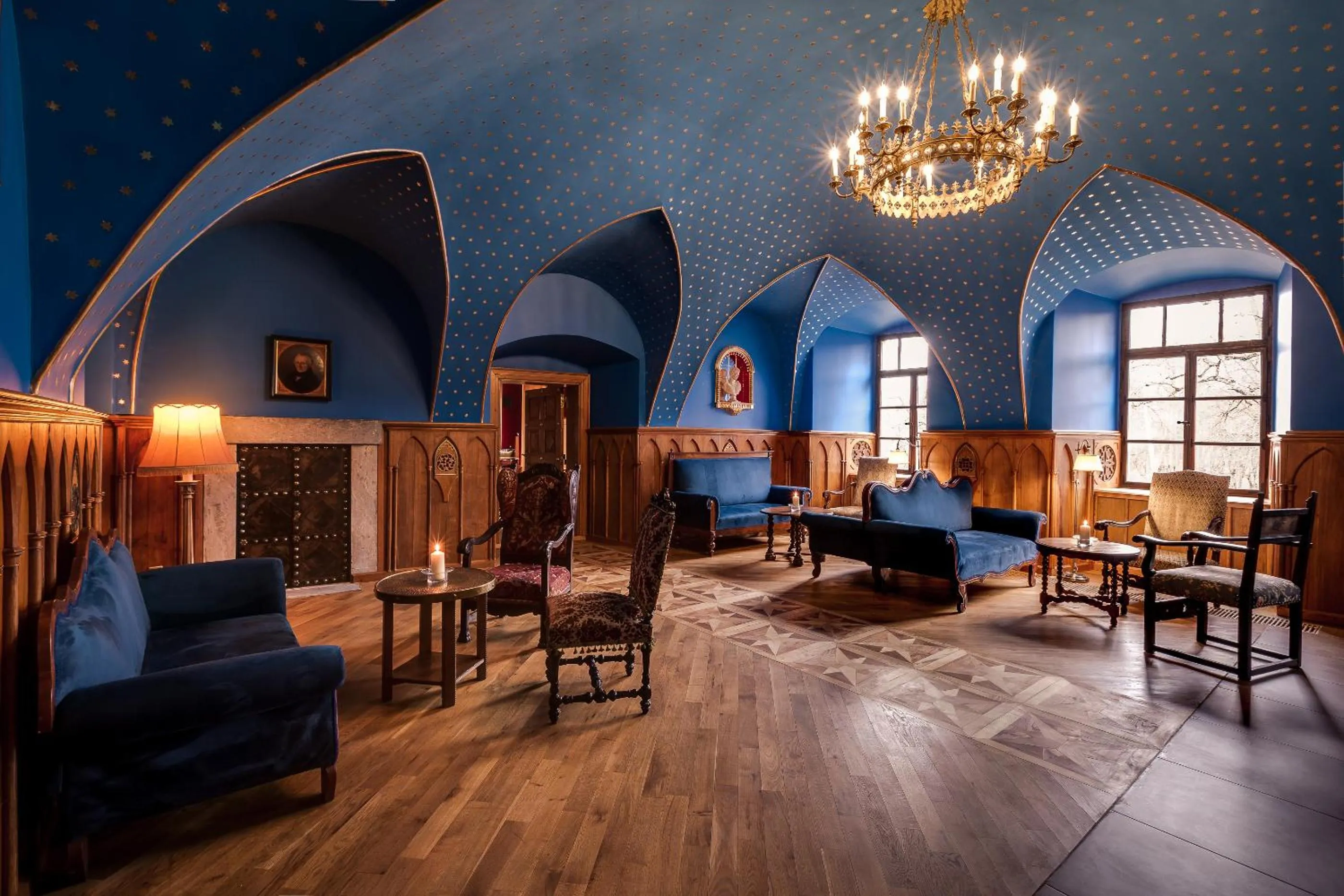 Communal lounge/ TV room in Zamek Karpniki Schloss Fischbach