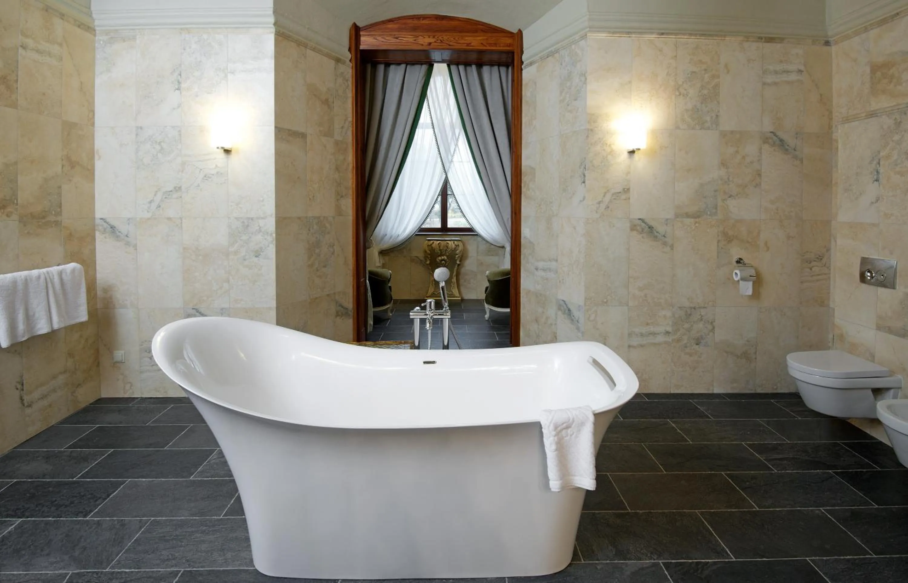 Bathroom in Zamek Karpniki Schloss Fischbach