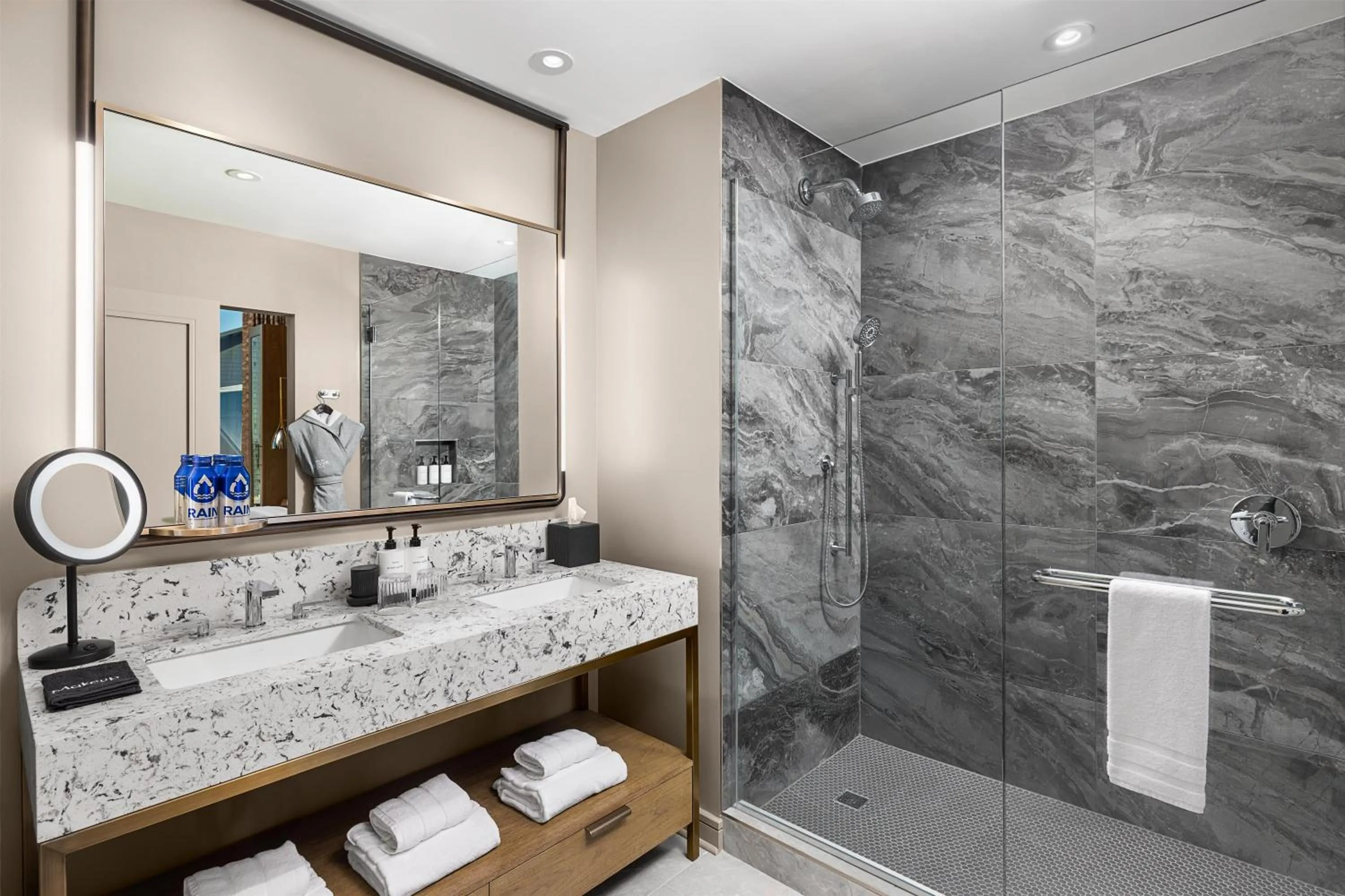 Bathroom in Hotel Phoenix Atlanta