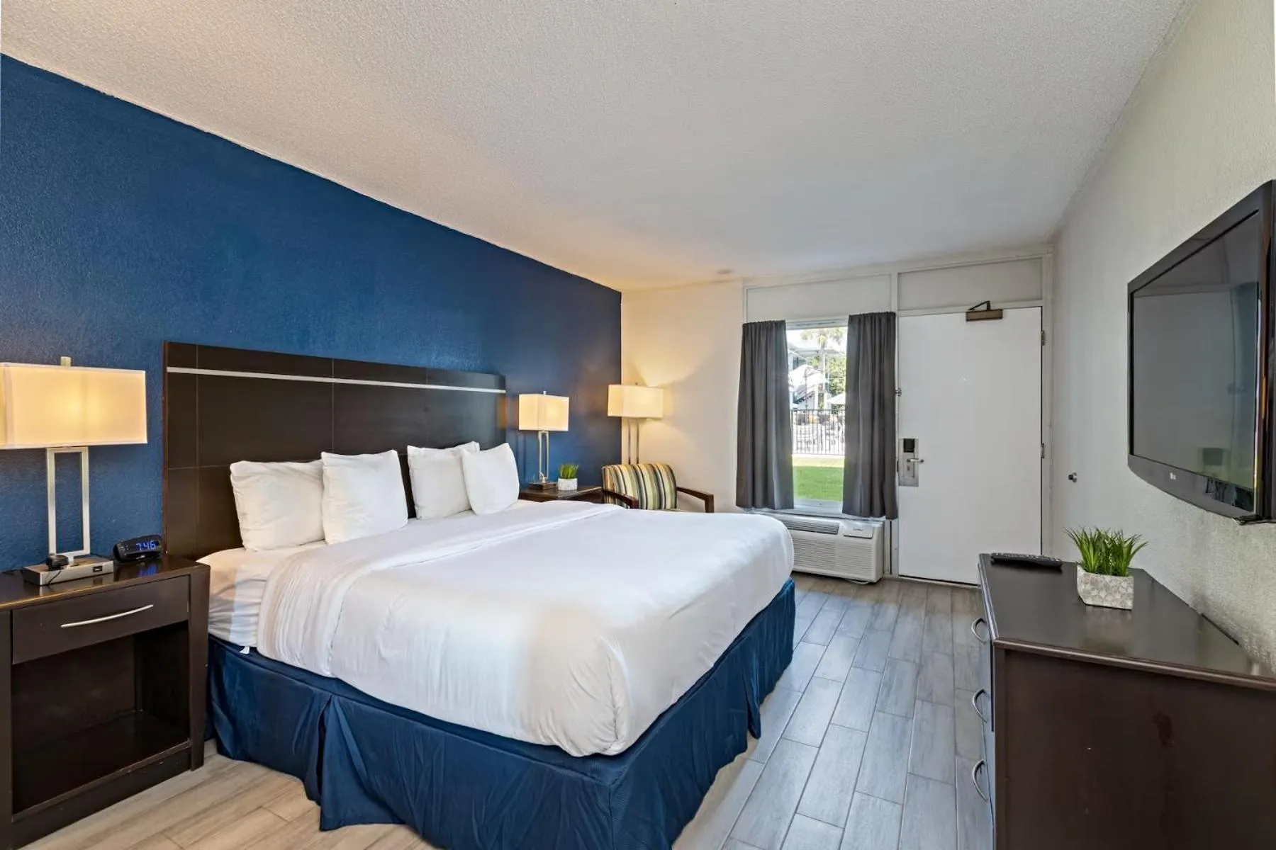 Bed in Palm Tree Inn Altamonte Springs Orlando