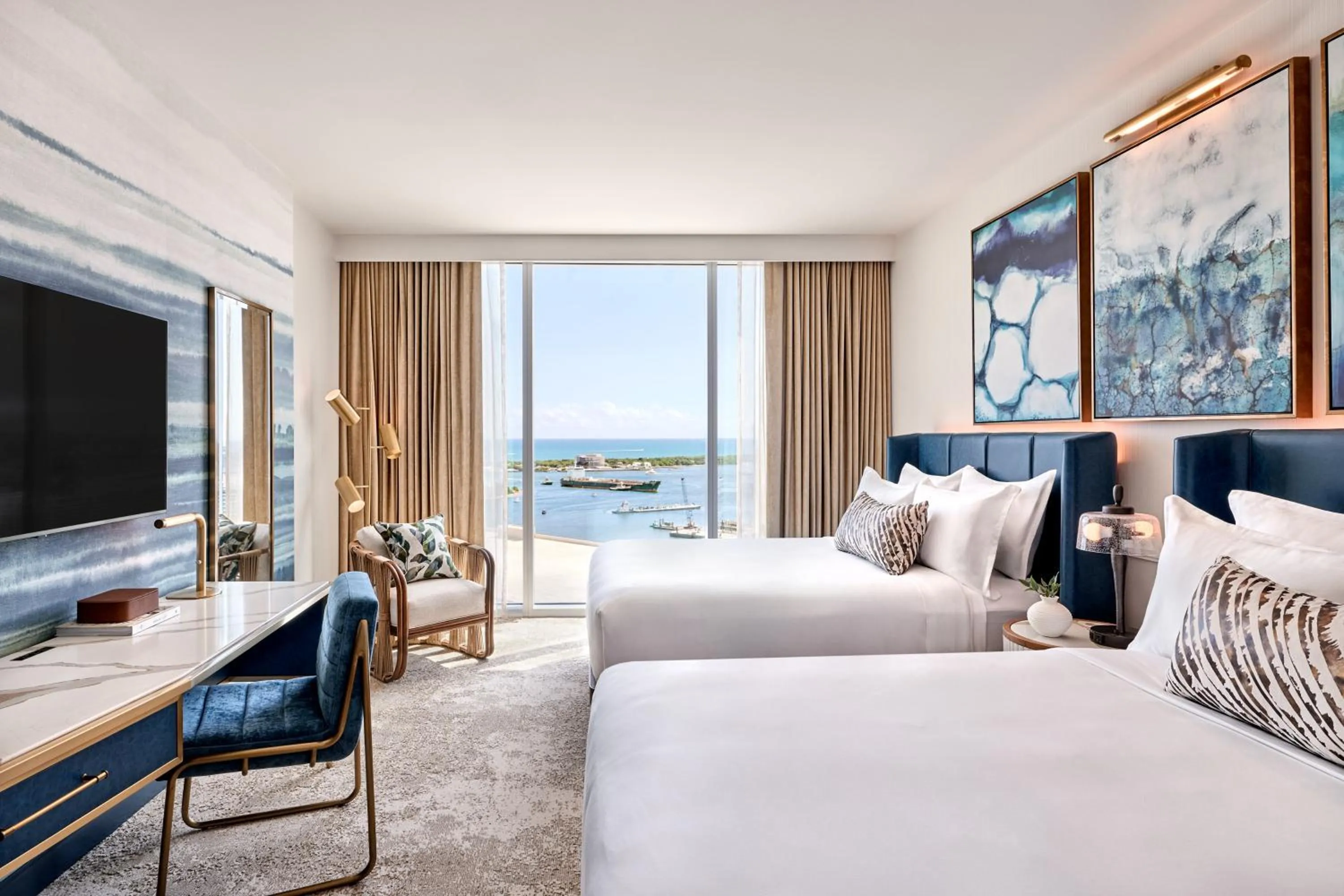 Bedroom, Bed in Omni Fort Lauderdale Hotel