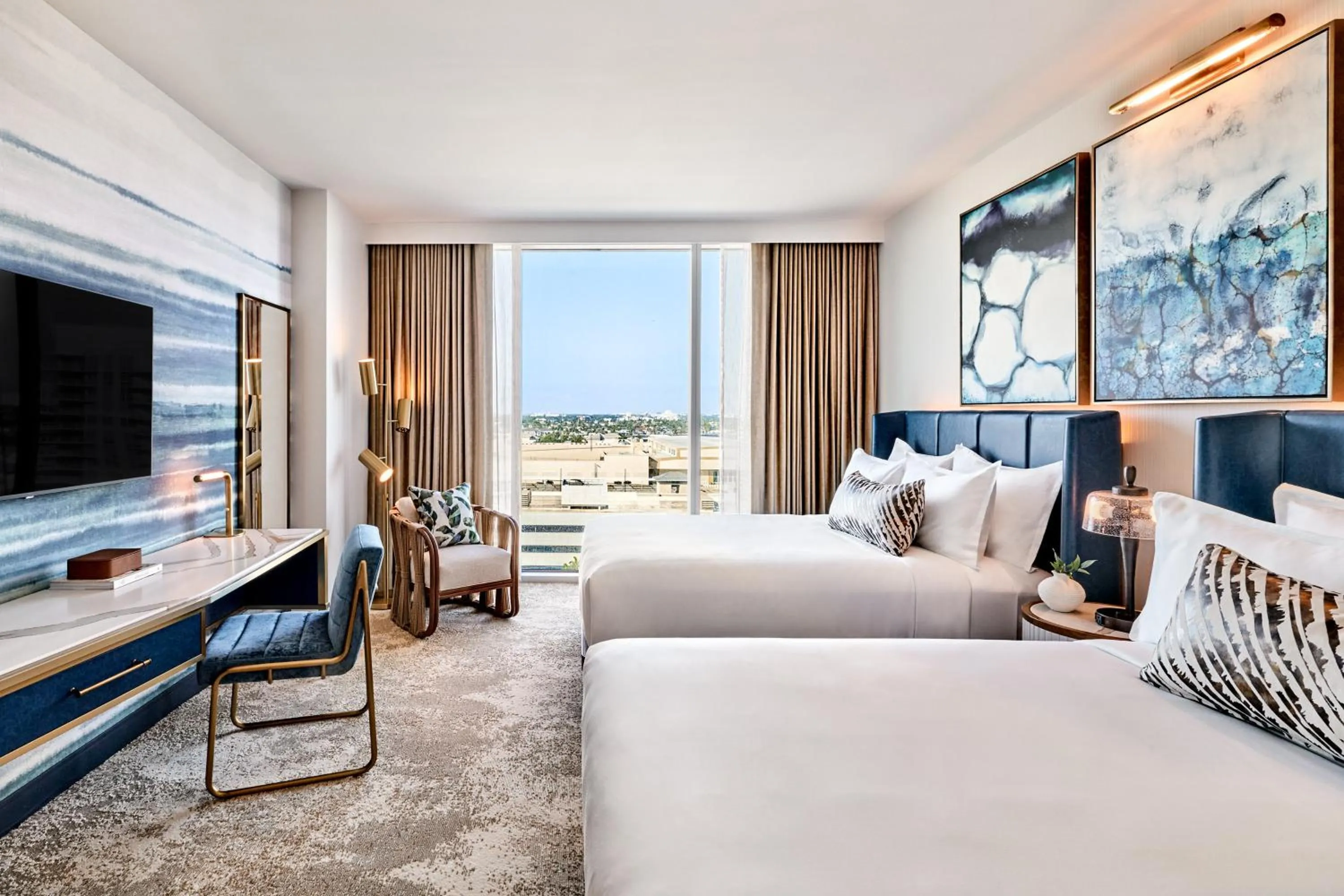 Photo of the whole room, Bed in Omni Fort Lauderdale Hotel