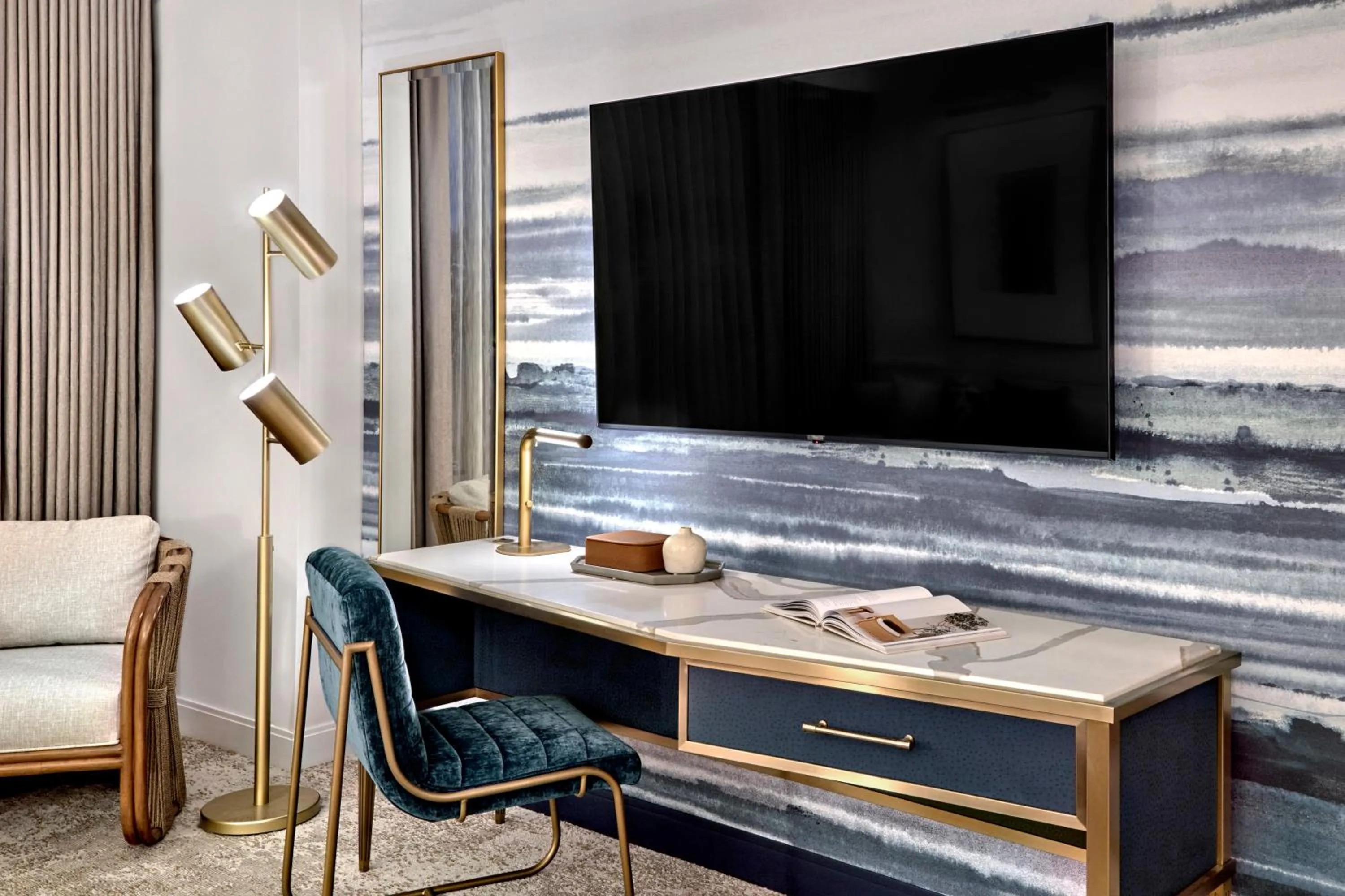 TV and multimedia in Omni Fort Lauderdale Hotel