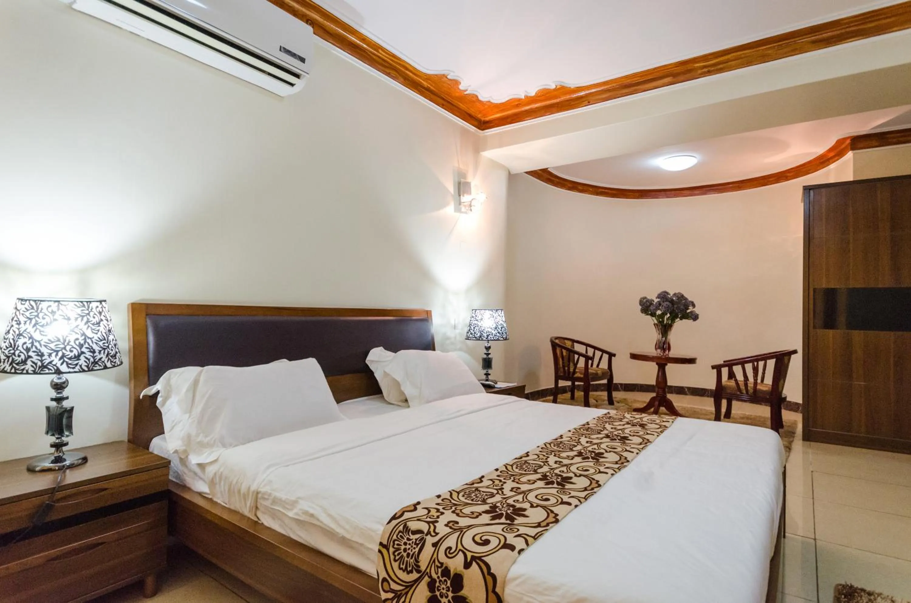 Bedroom, Bed in Mt. Zion Hotel