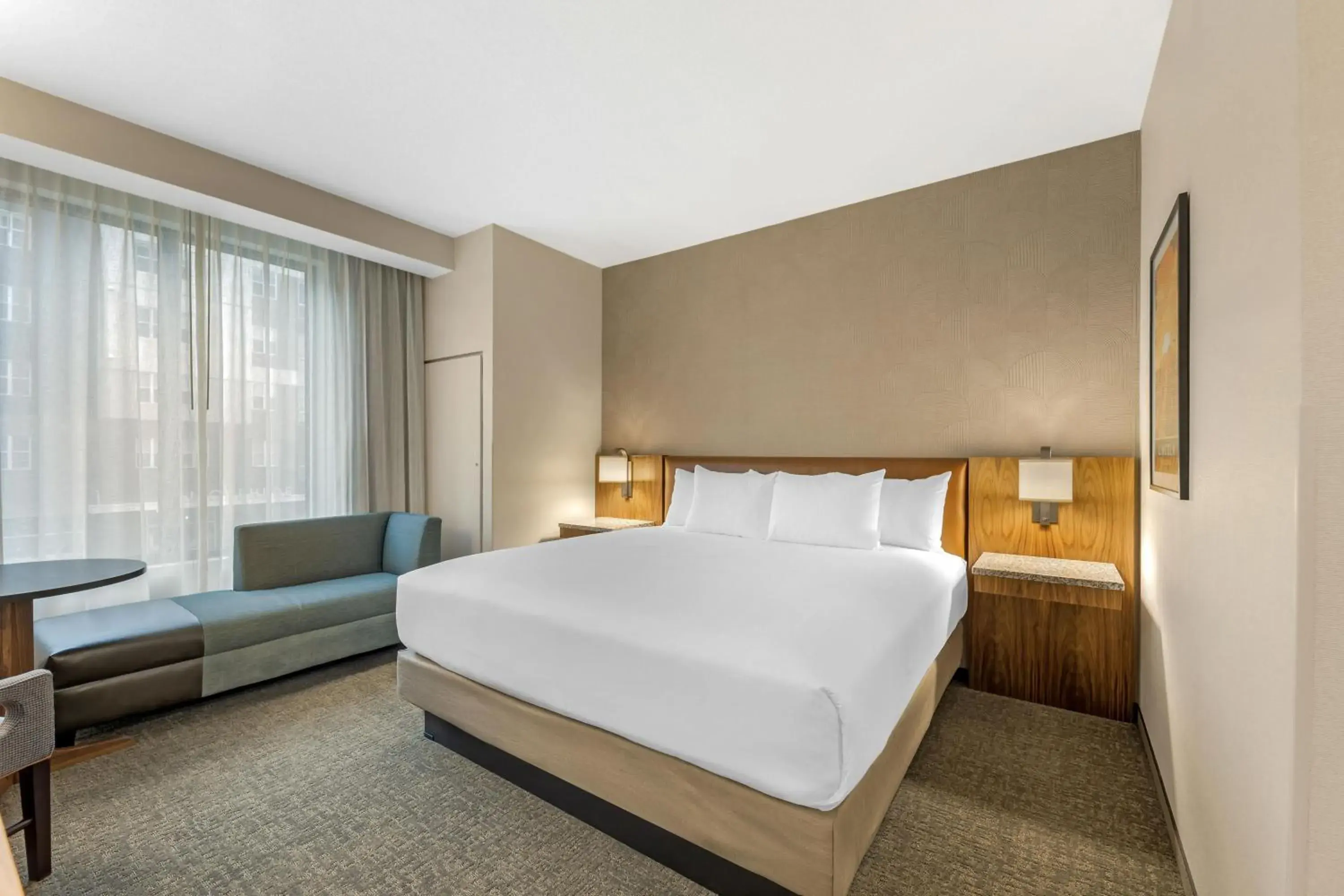 Upper Floor Deluxe King Room - Hearing Accessible in Drury Plaza Hotel Lincoln Downtown Upper Floor Deluxe King Room - Hearing Accessible in Drury Plaza Hotel Lincoln Downtown