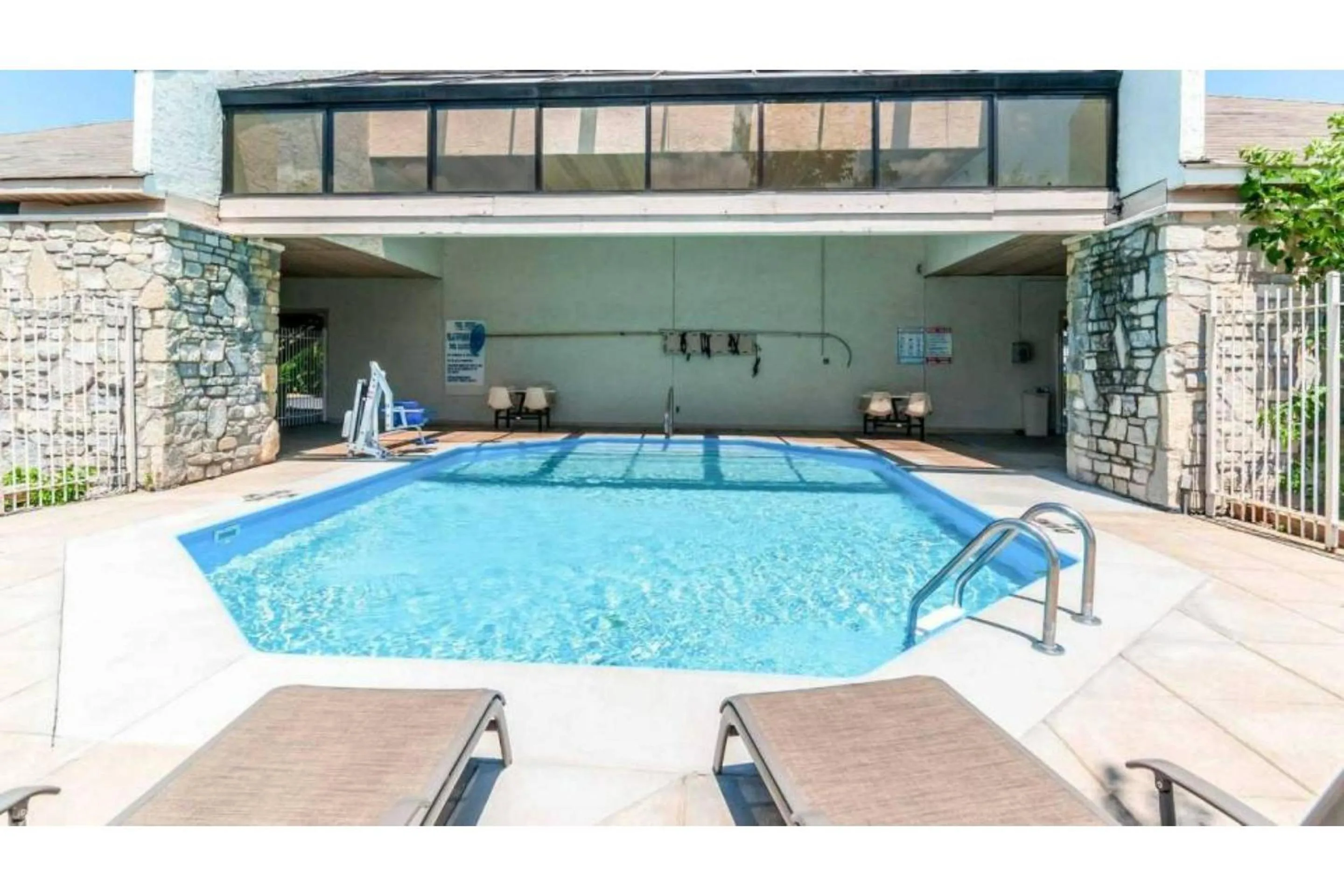 Swimming pool in Studio 6 Southgate MI Detroit