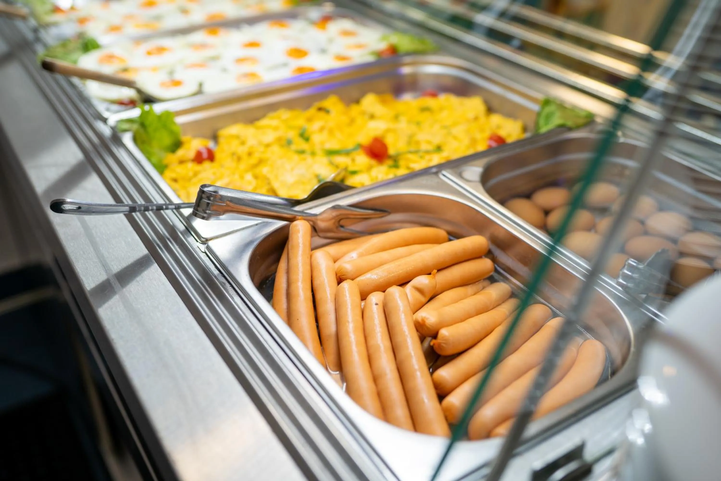 Restaurant/places to eat in Hotel Apollo