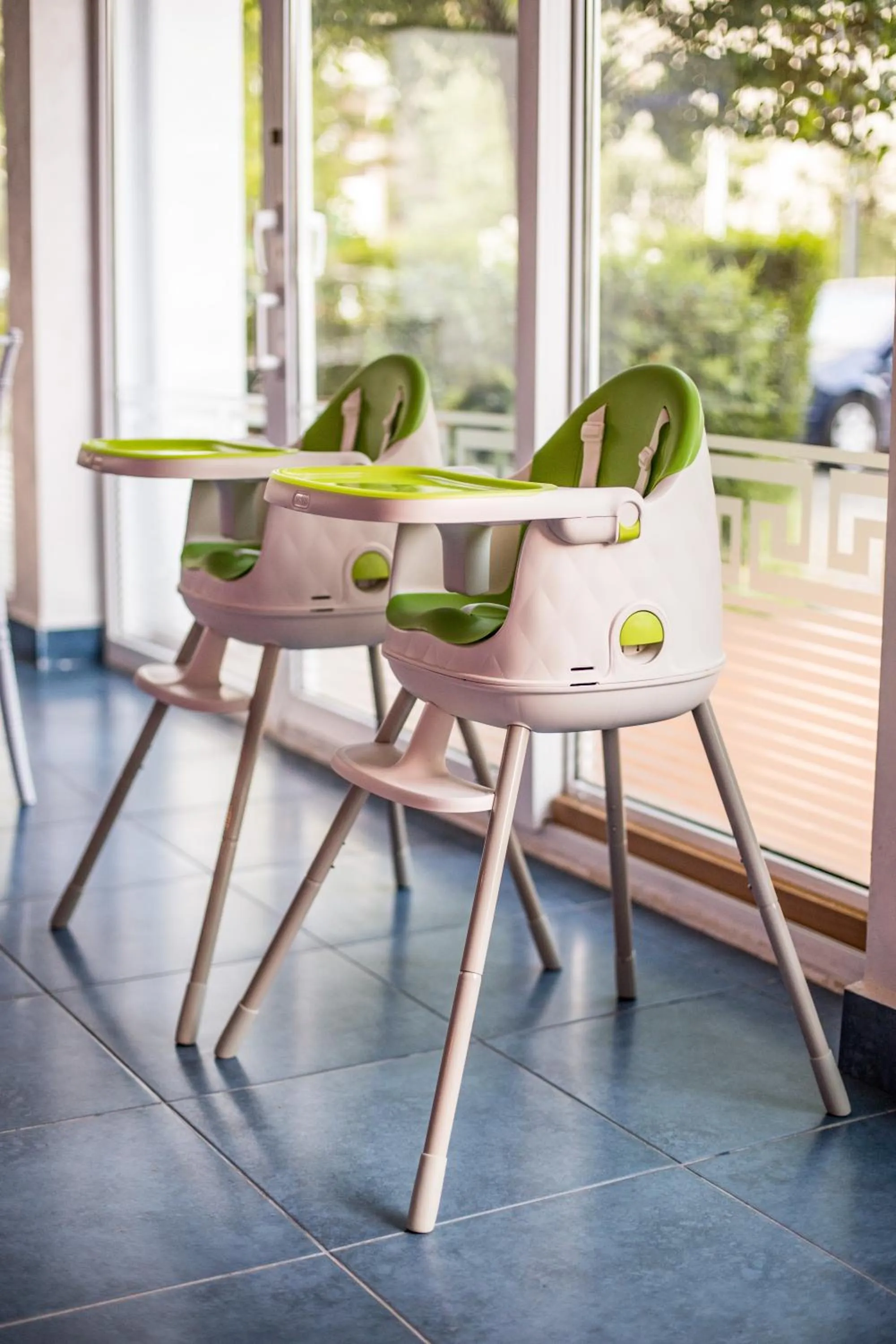 Restaurant/places to eat in Hotel Apollo