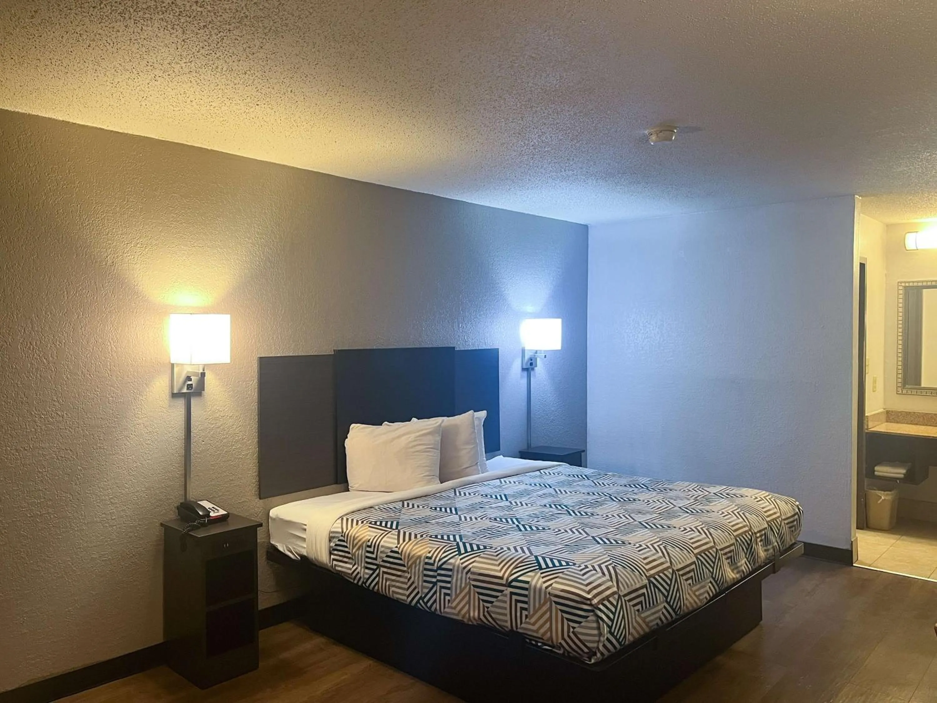 Bedroom, Bed in Studio 6 Montgomery AL Eastern Blvd.