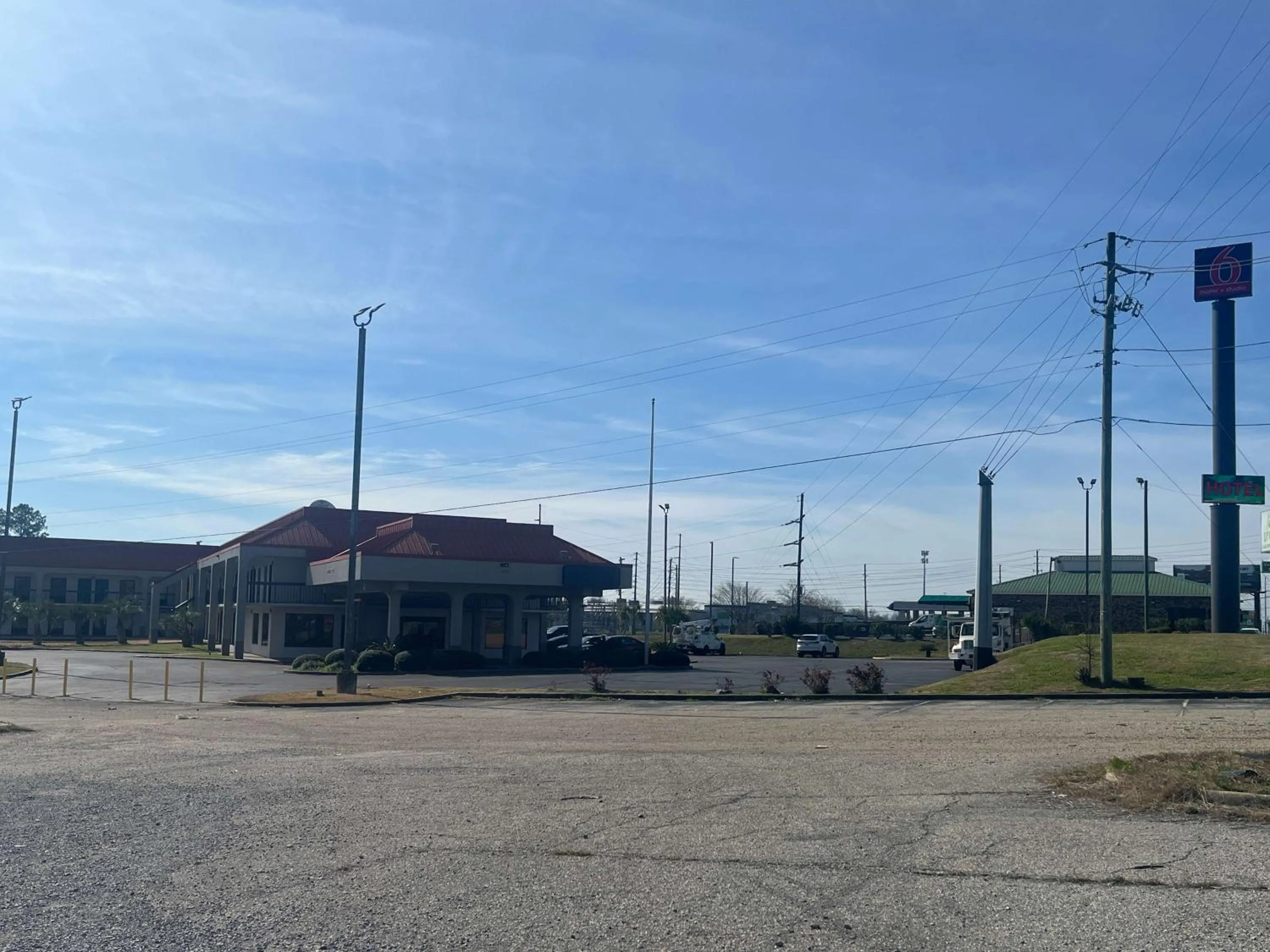 Property building in Studio 6 Montgomery AL Eastern Blvd.