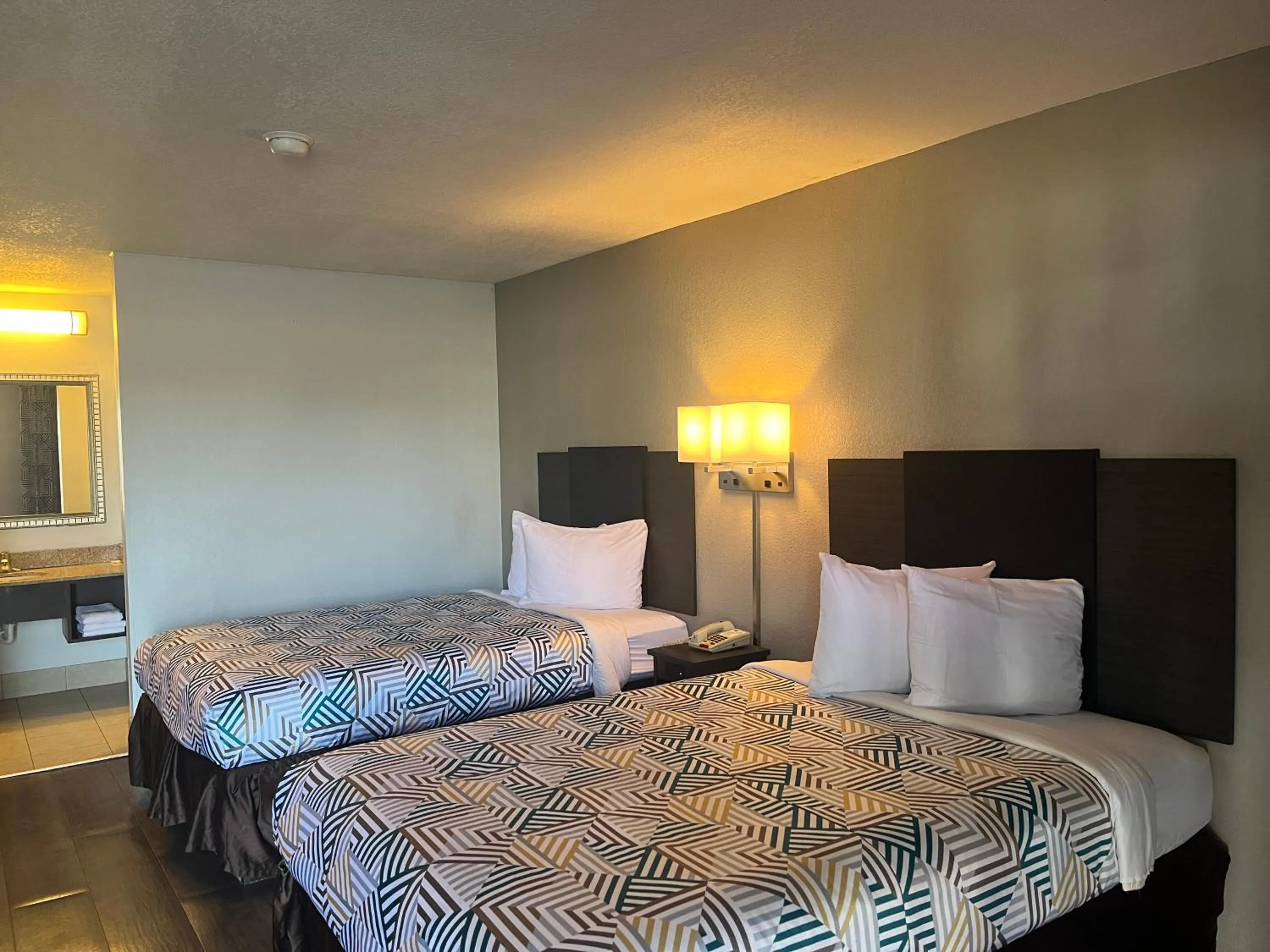 Bedroom, Bed in Studio 6 Montgomery AL Eastern Blvd.