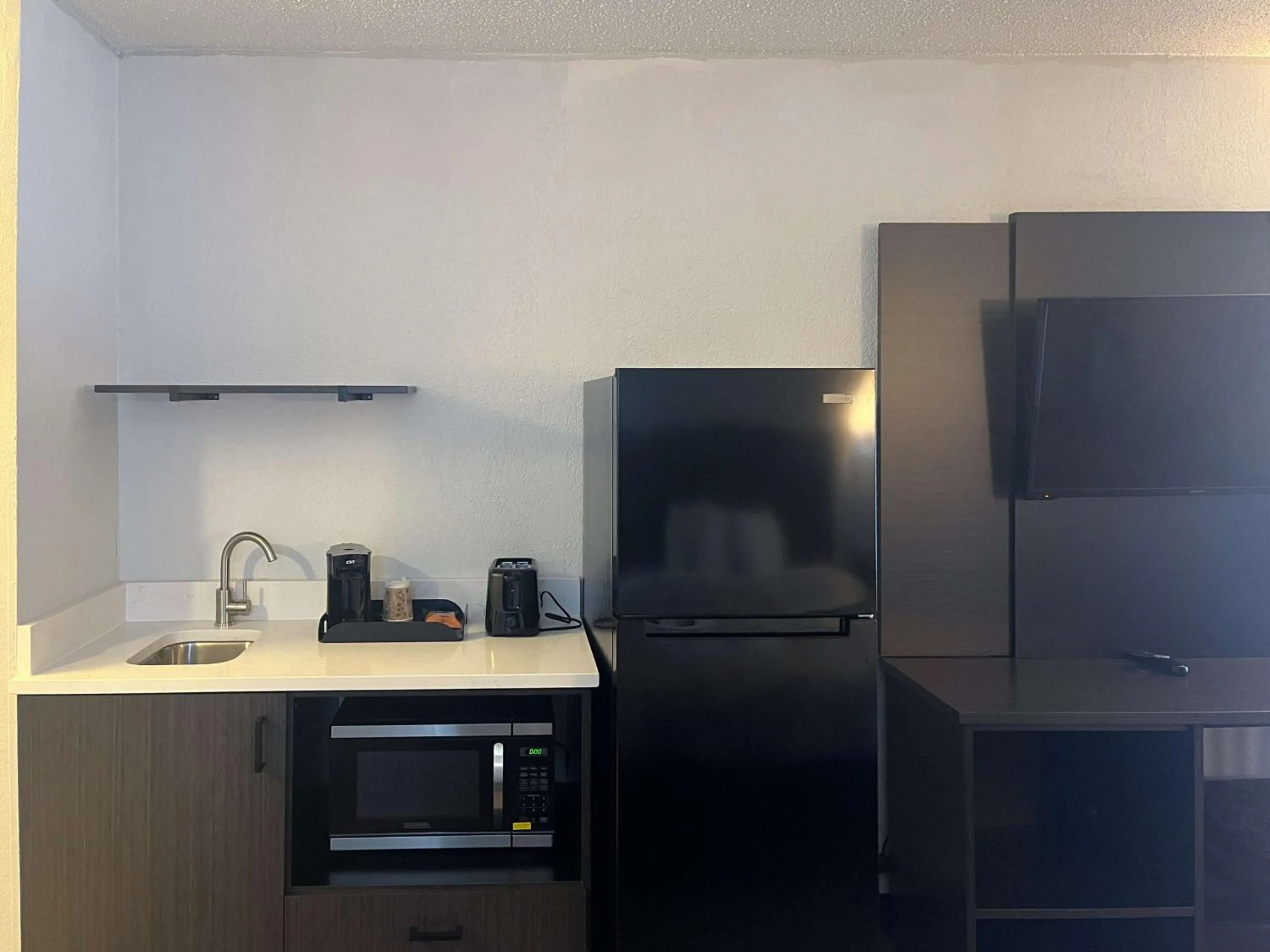 Kitchen or kitchenette in Studio 6 Montgomery AL Eastern Blvd.