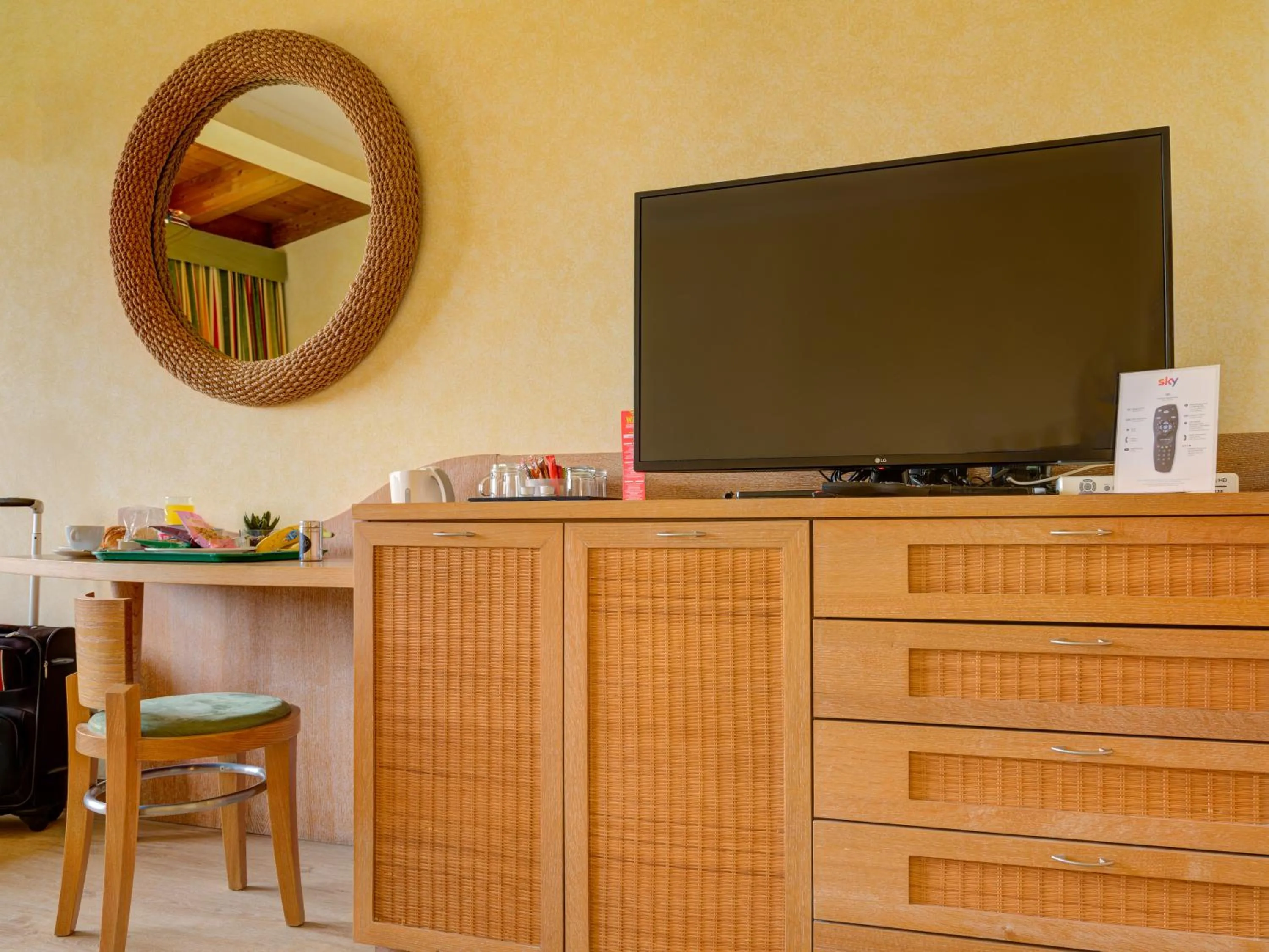 TV and multimedia in Active Hotel Paradiso