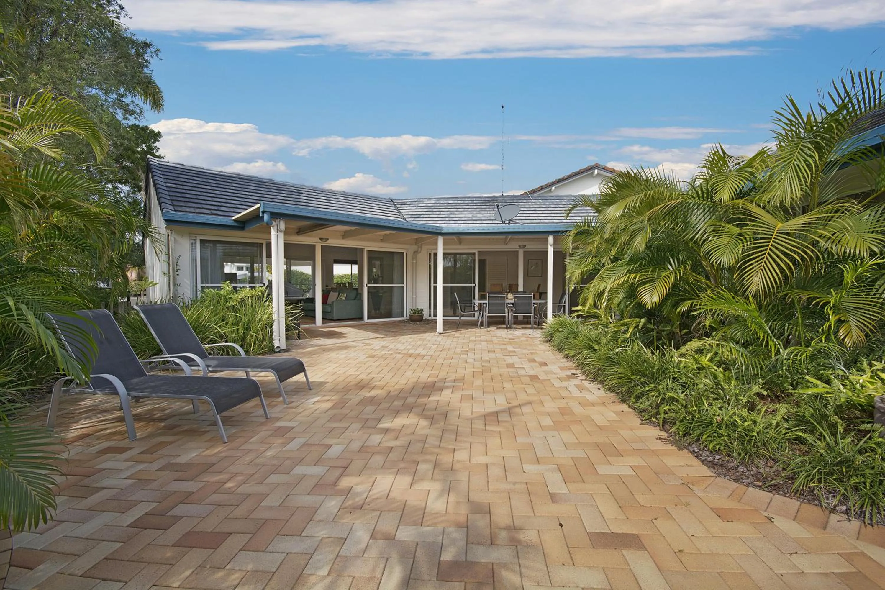 Property Building in 44 Cooran Court