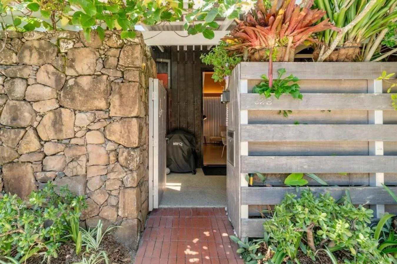 Facade/entrance in Buhwi Bira Byron Bay - Studio