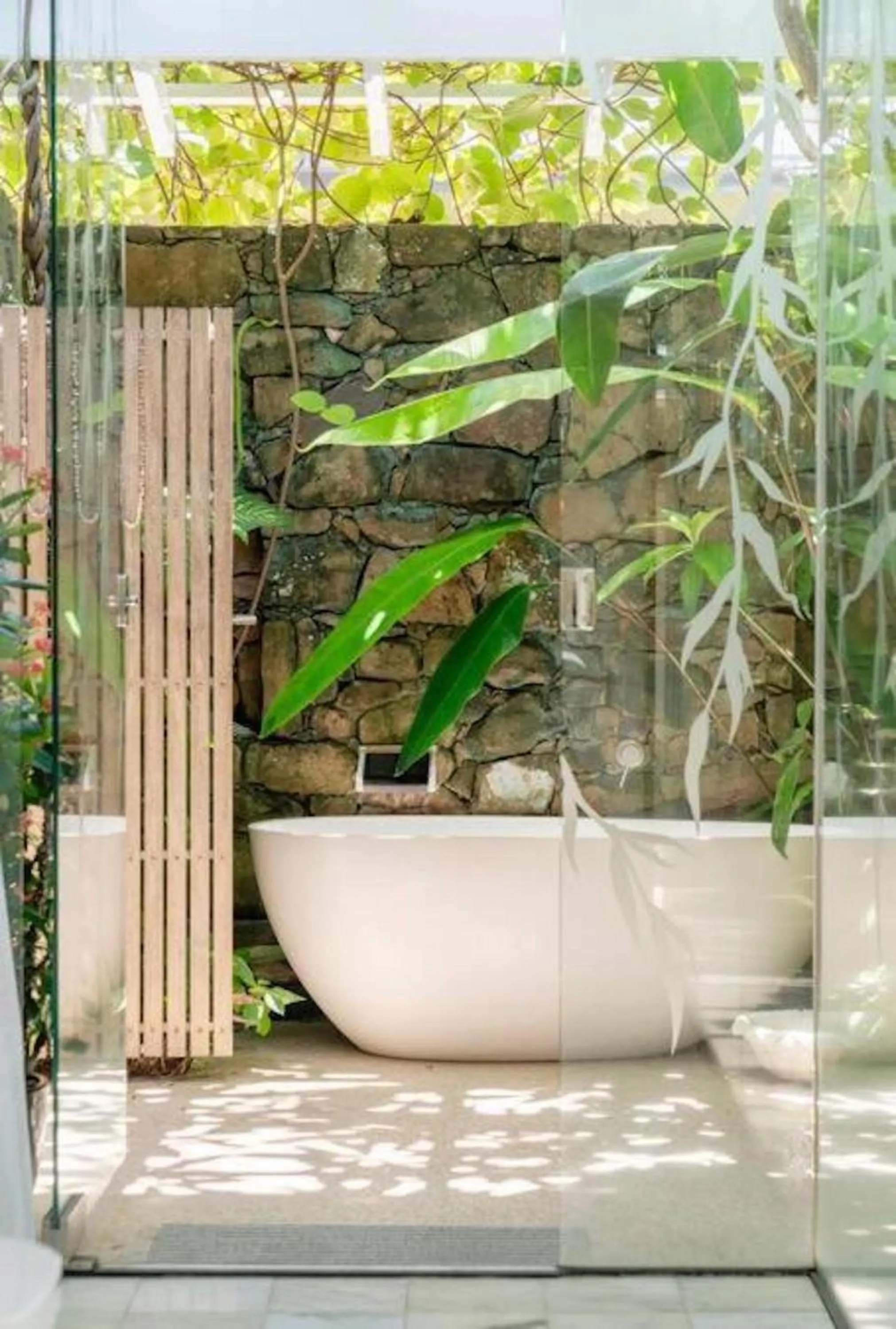 Hot Tub in Buhwi Bira Byron Bay - Studio