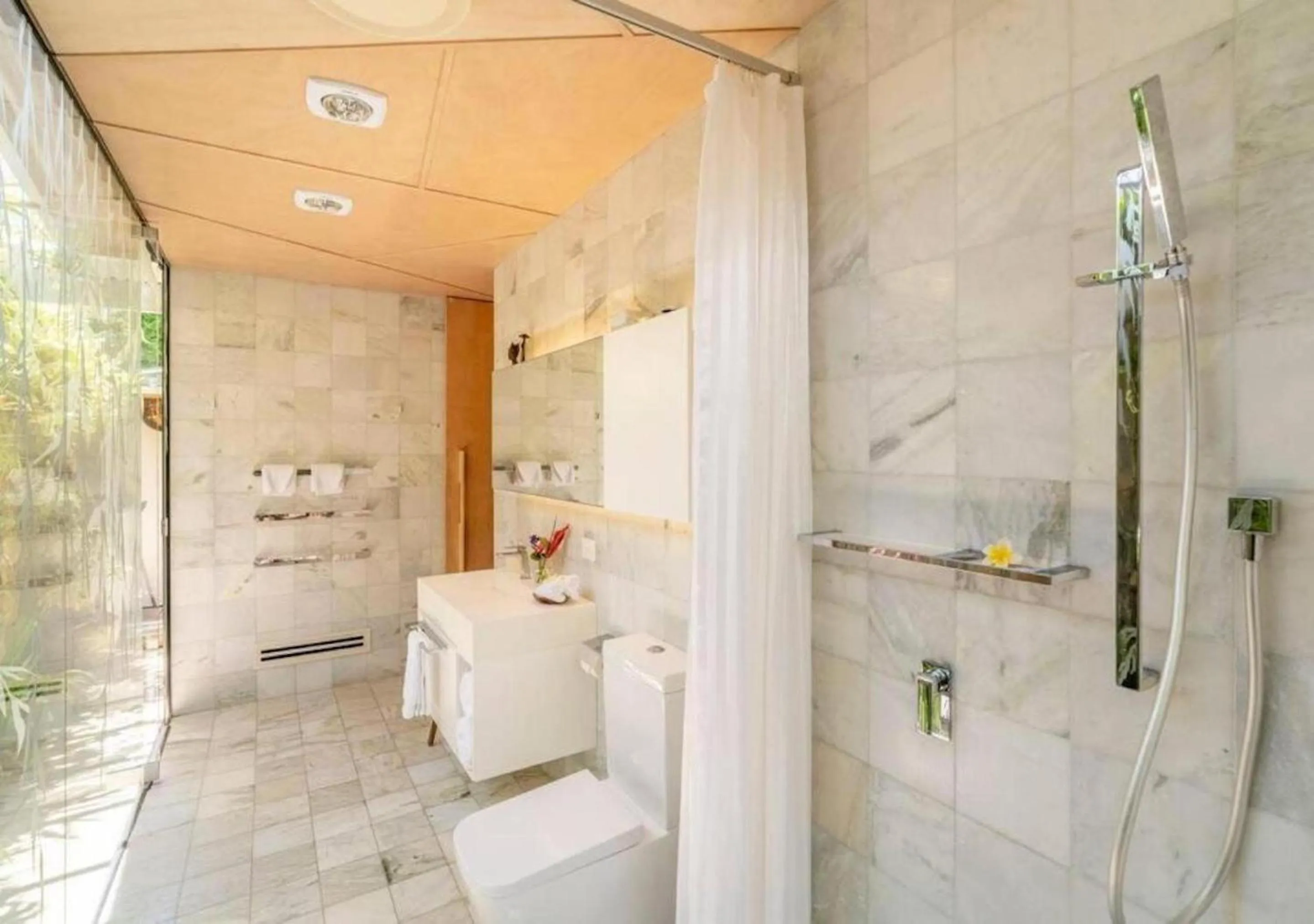 Bathroom in Buhwi Bira Byron Bay - Studio