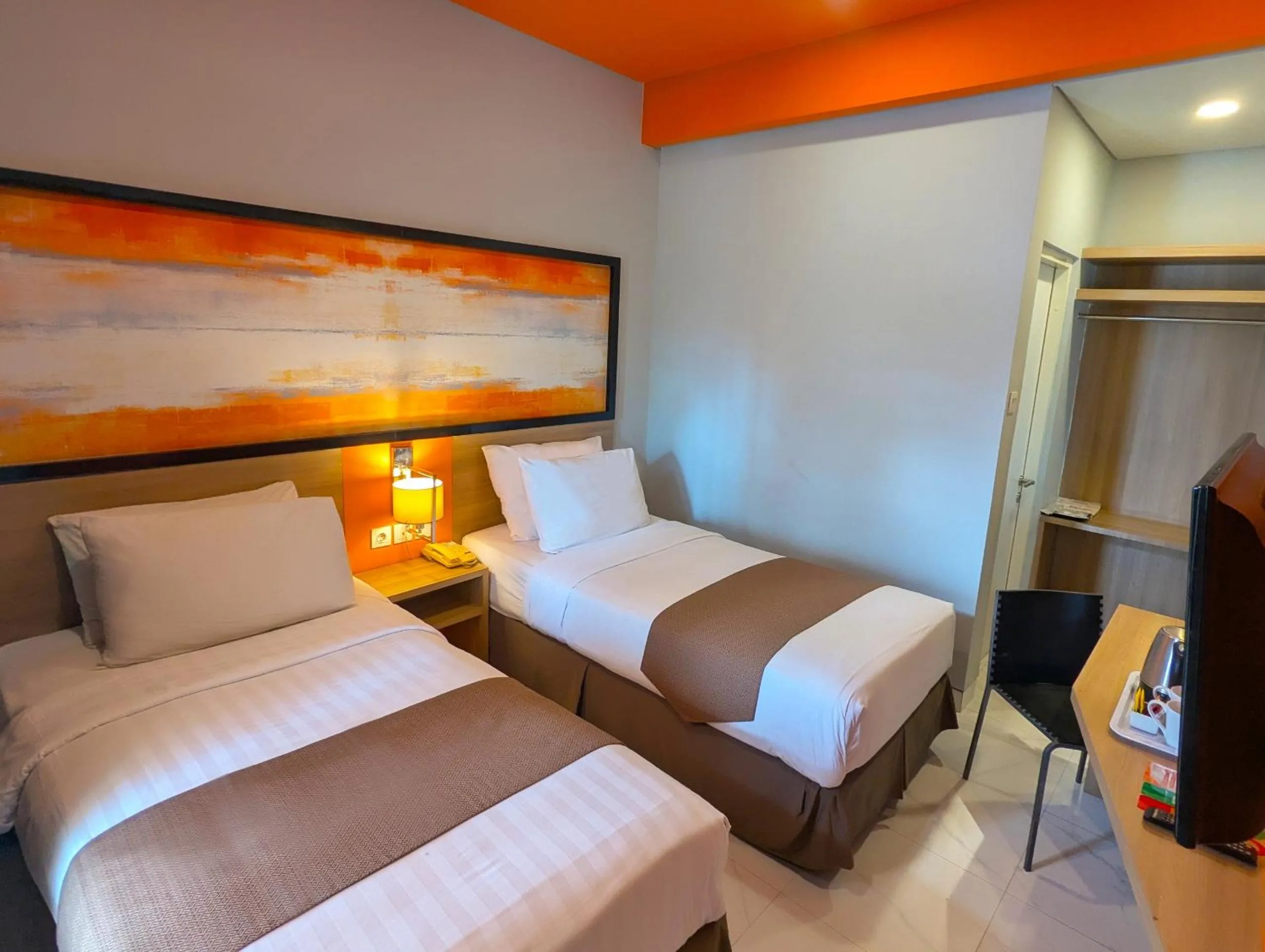 Bedroom, Bed in Hotel Nirwana Pekalongan