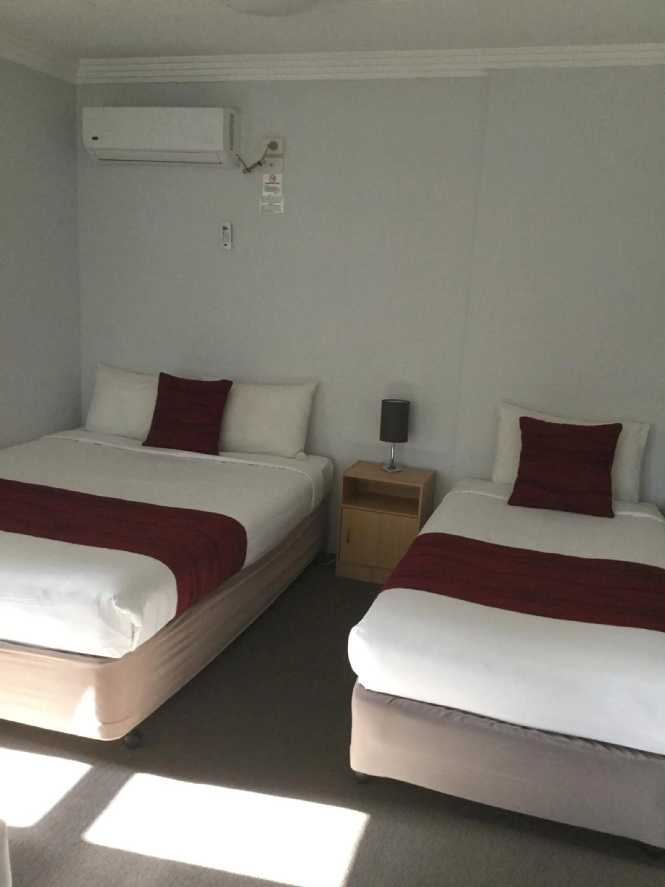 Bed in Bargo Motor Inn