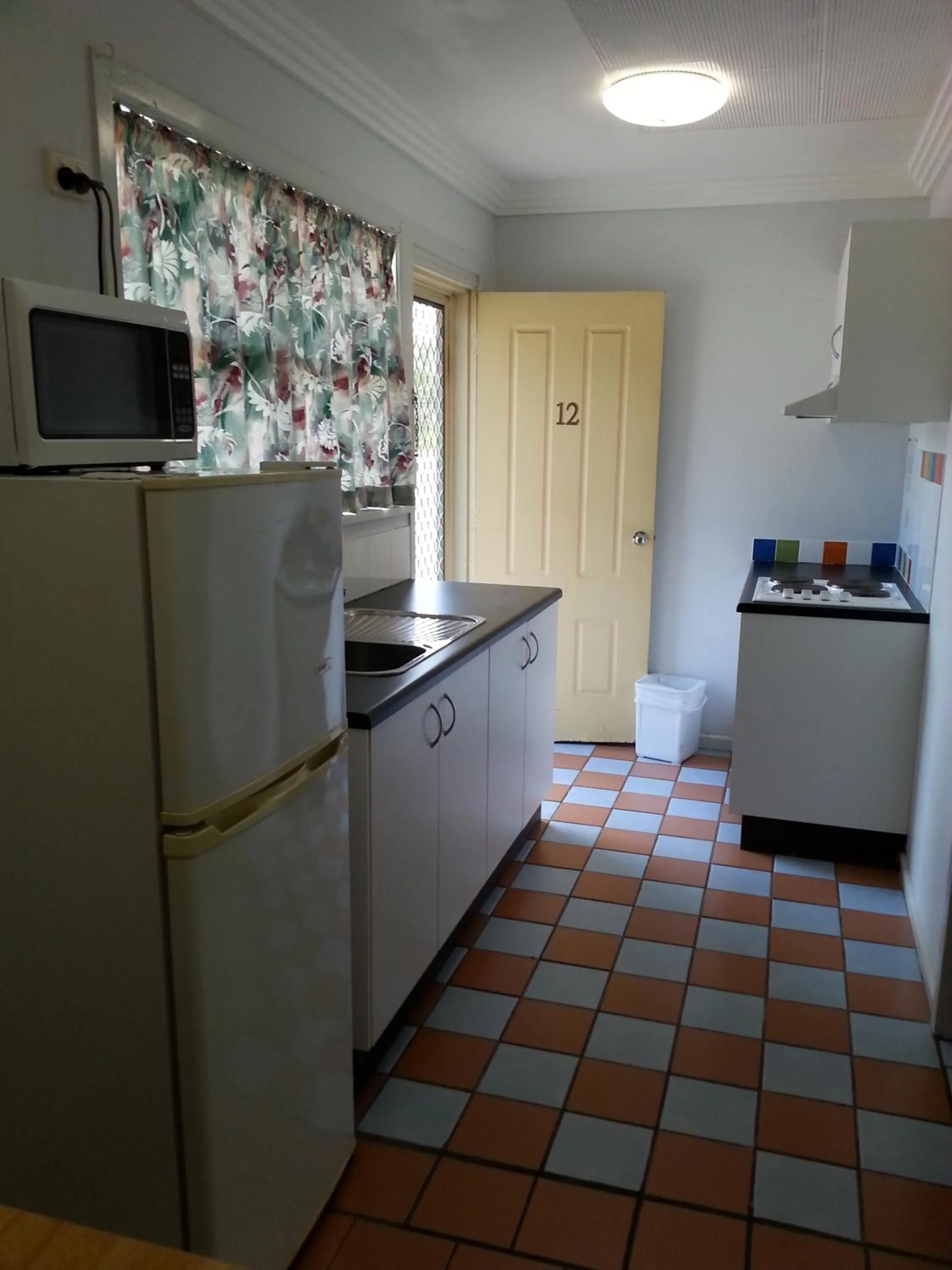 Kitchen or kitchenette in Bargo Motor Inn