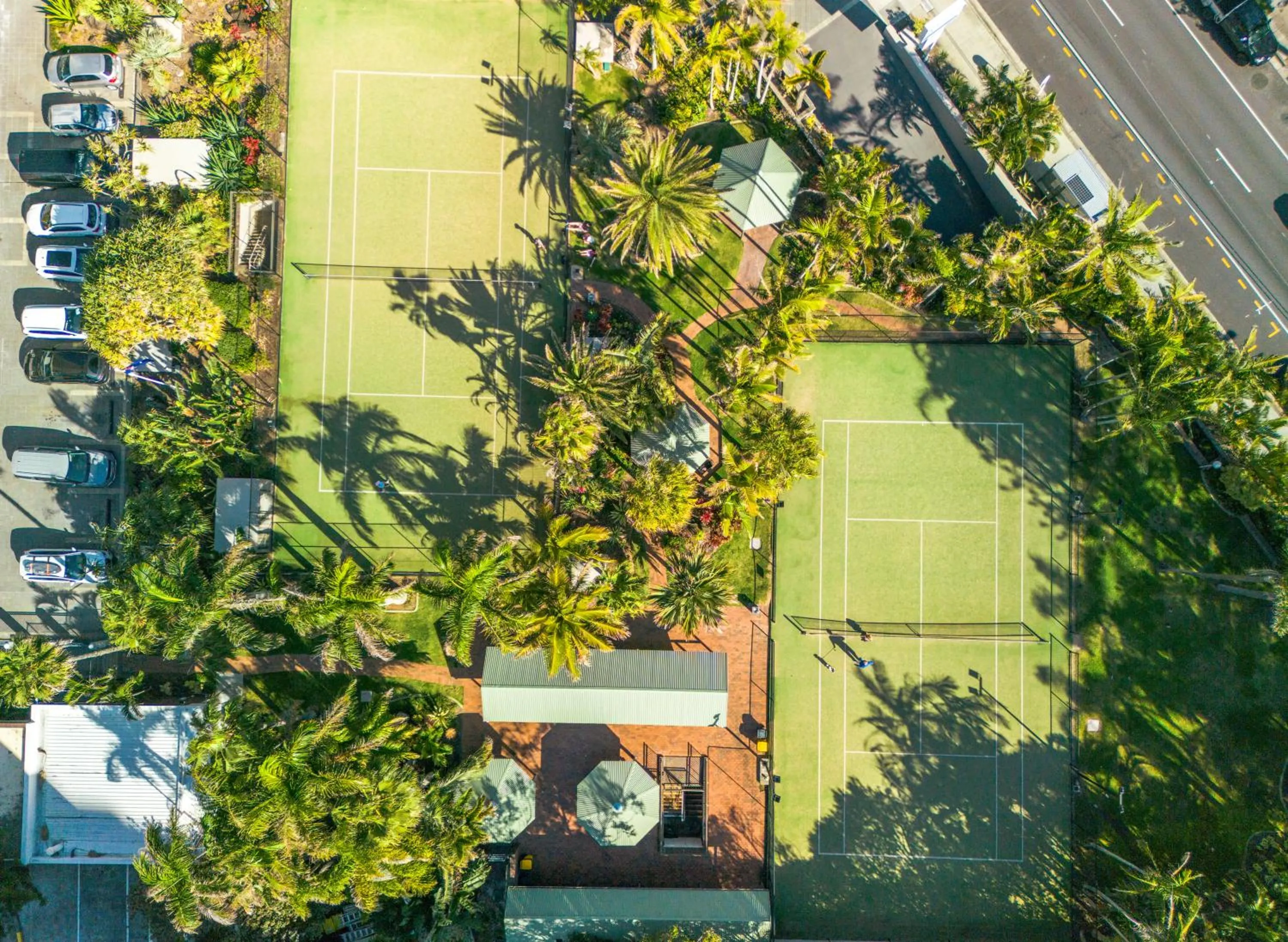Tennis court in Surfers Aquarius on the Beach