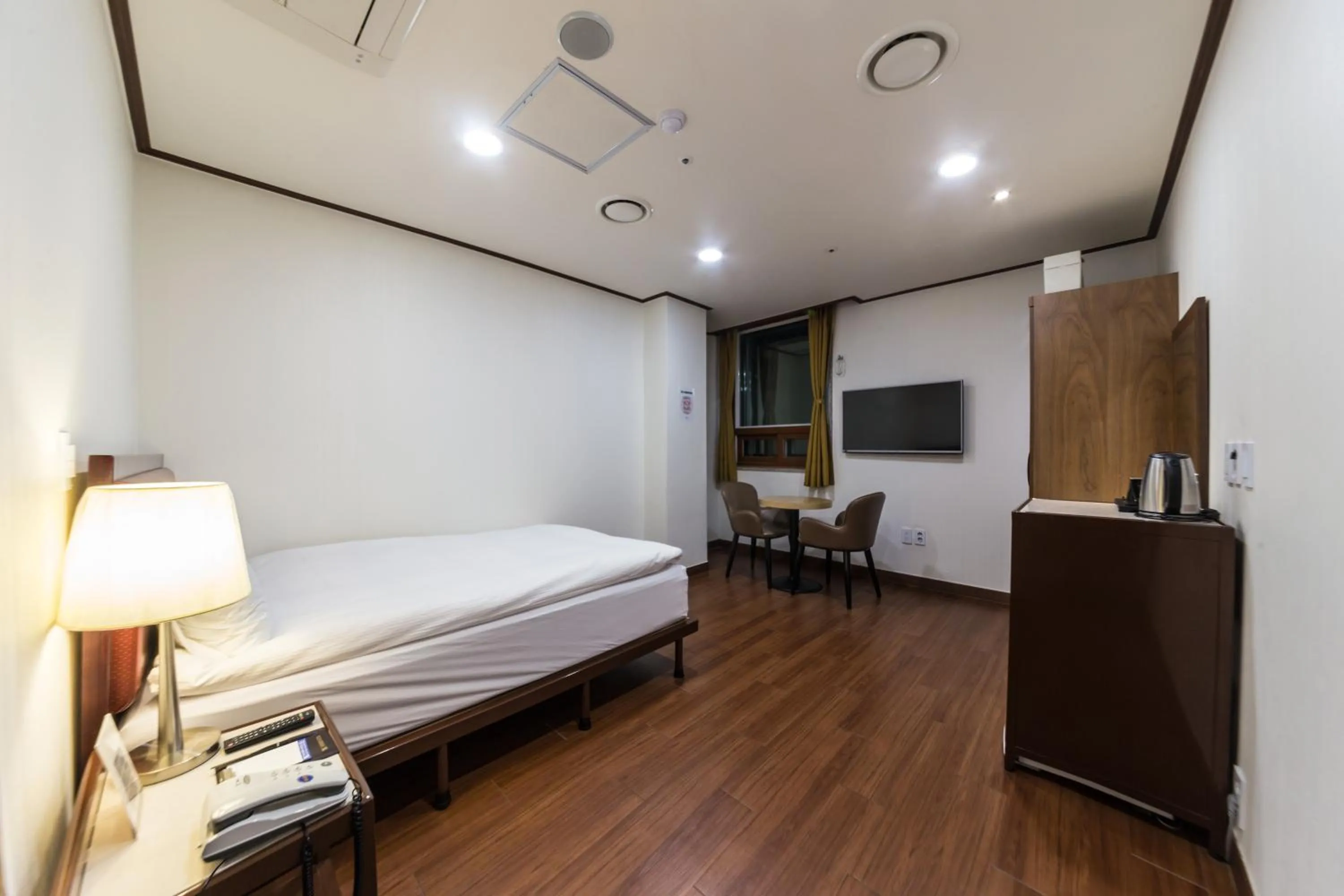 Bed in Youngbin Hotel