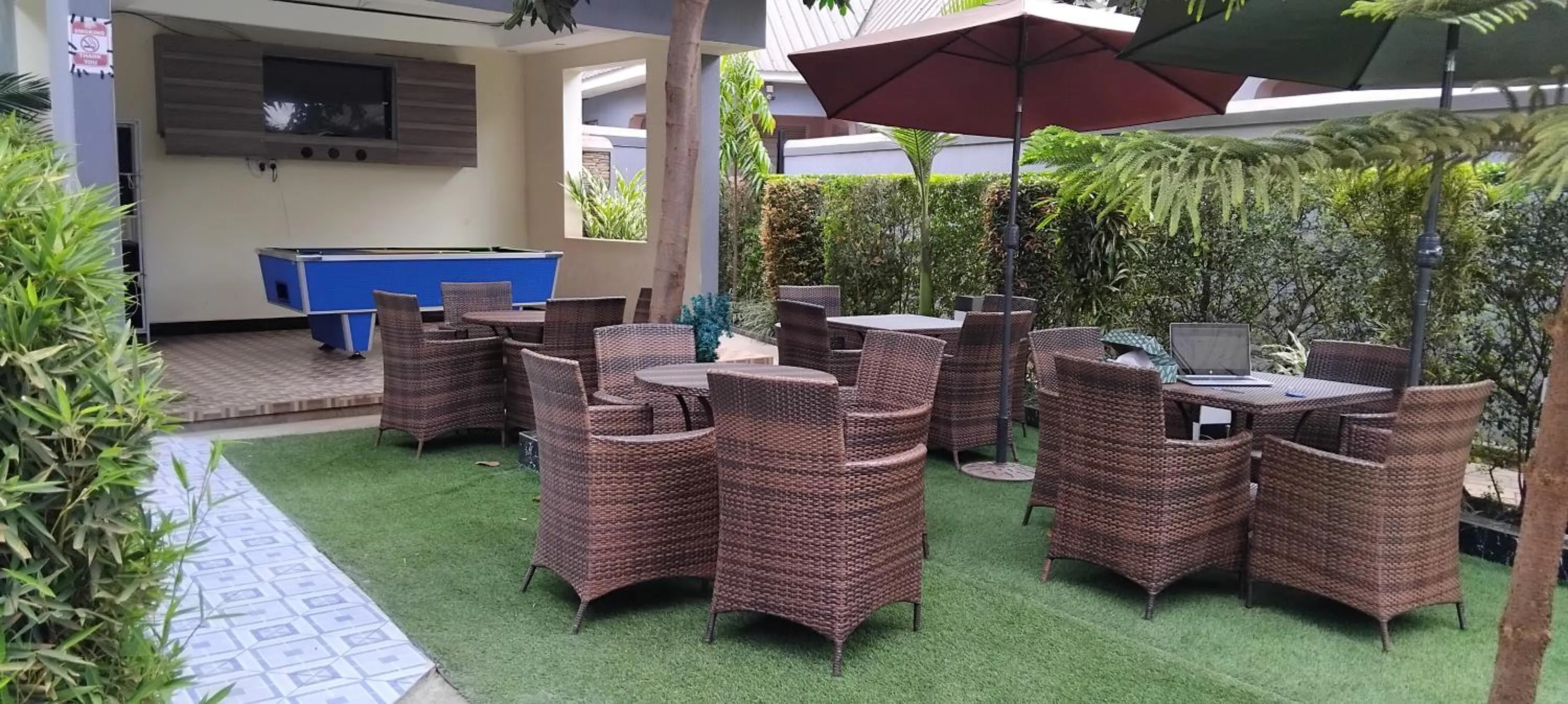 Restaurant/places to eat in Meltonia Luxury Inn